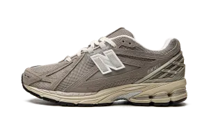 Propelium running with a rubber outsole 1906R "Beige Cream"