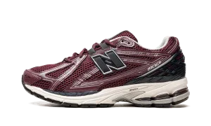 1906R "Burgundy Black" quick - moving shoes