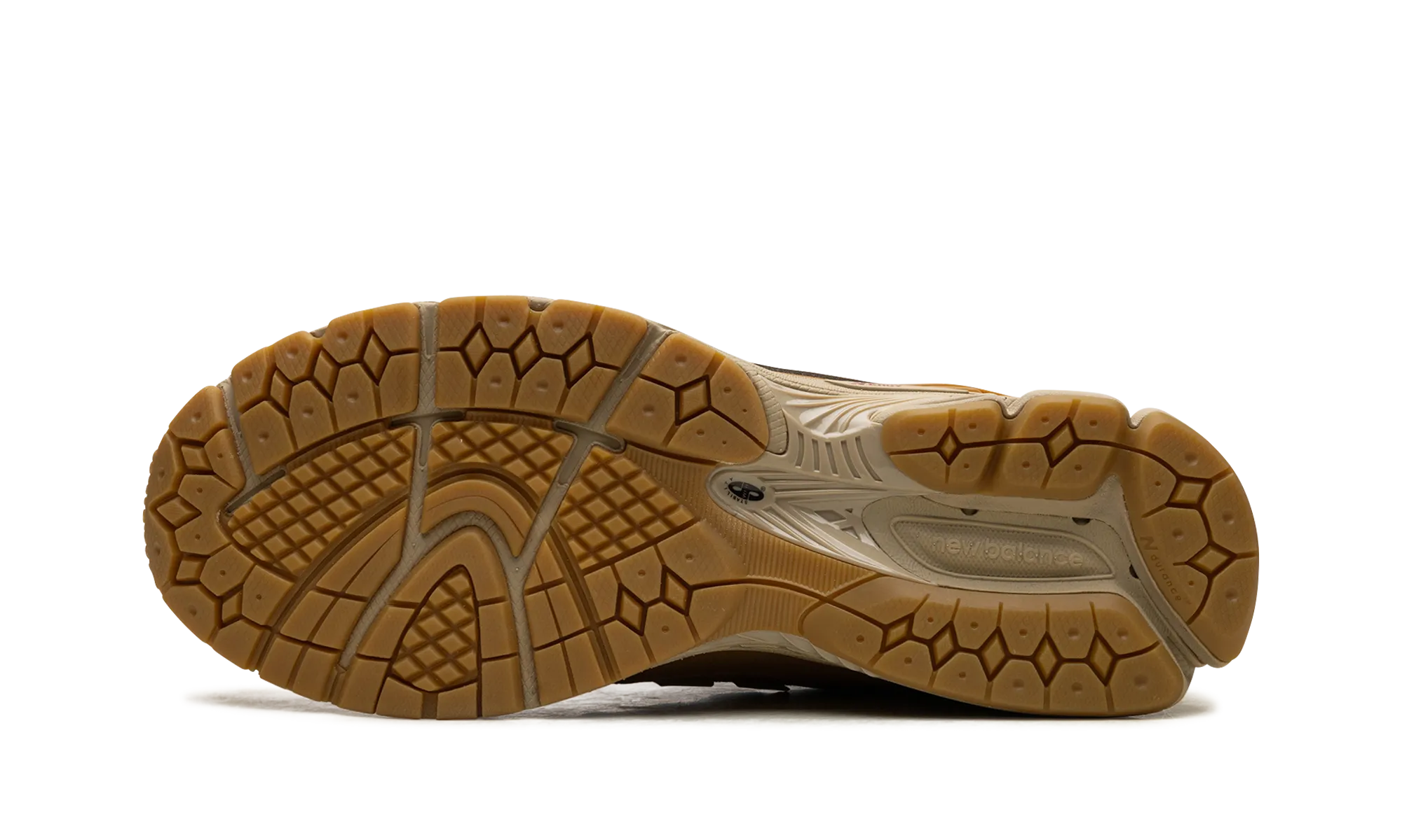 1906R "Cordura Pocket - Tobacco" PU material running in forest