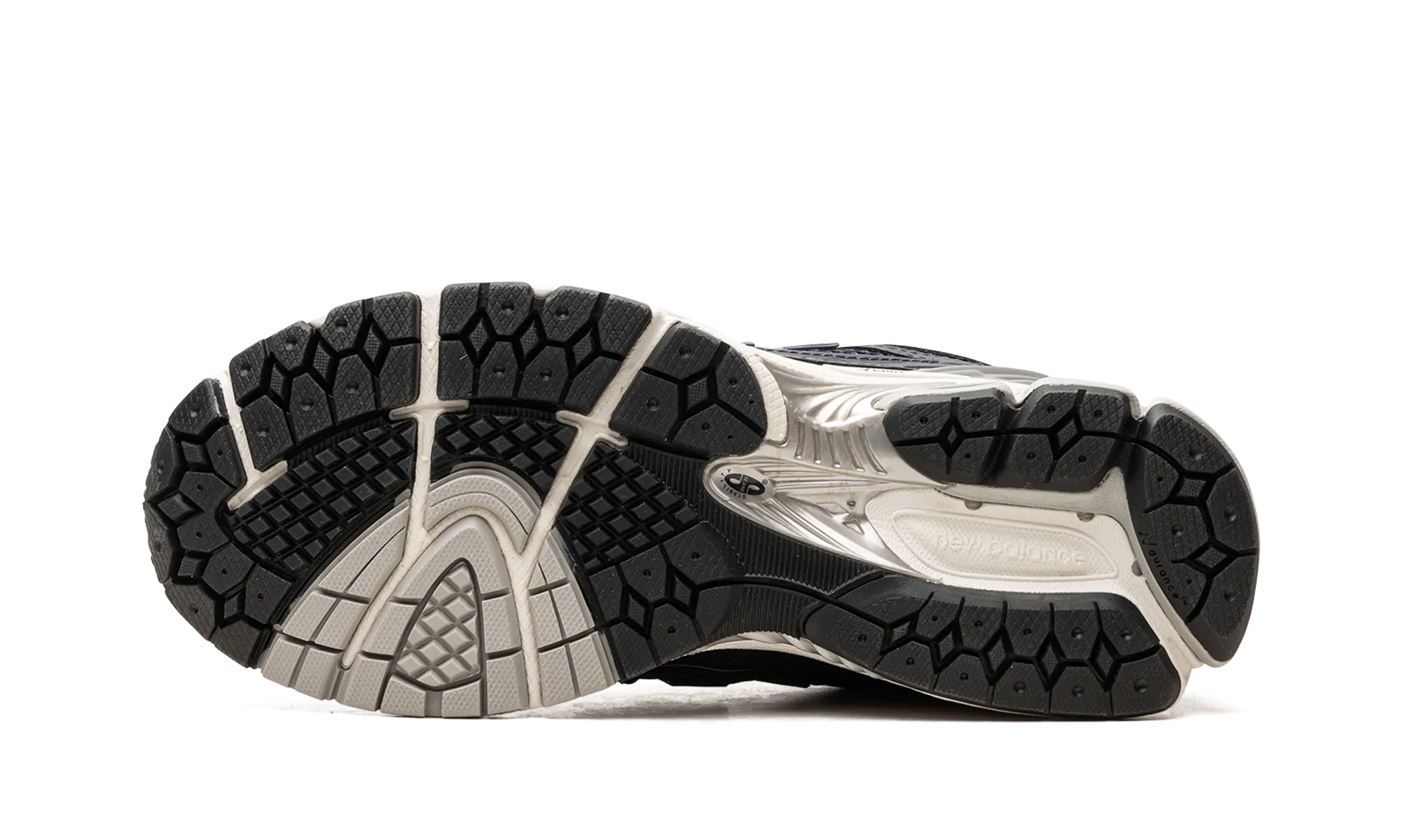 1906R "Eclipse" running with a lace - up closure