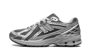 1906R "Grey" running in obstacle races shoes