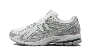 1906R "SILVER METALLIC" casual running shoe usage