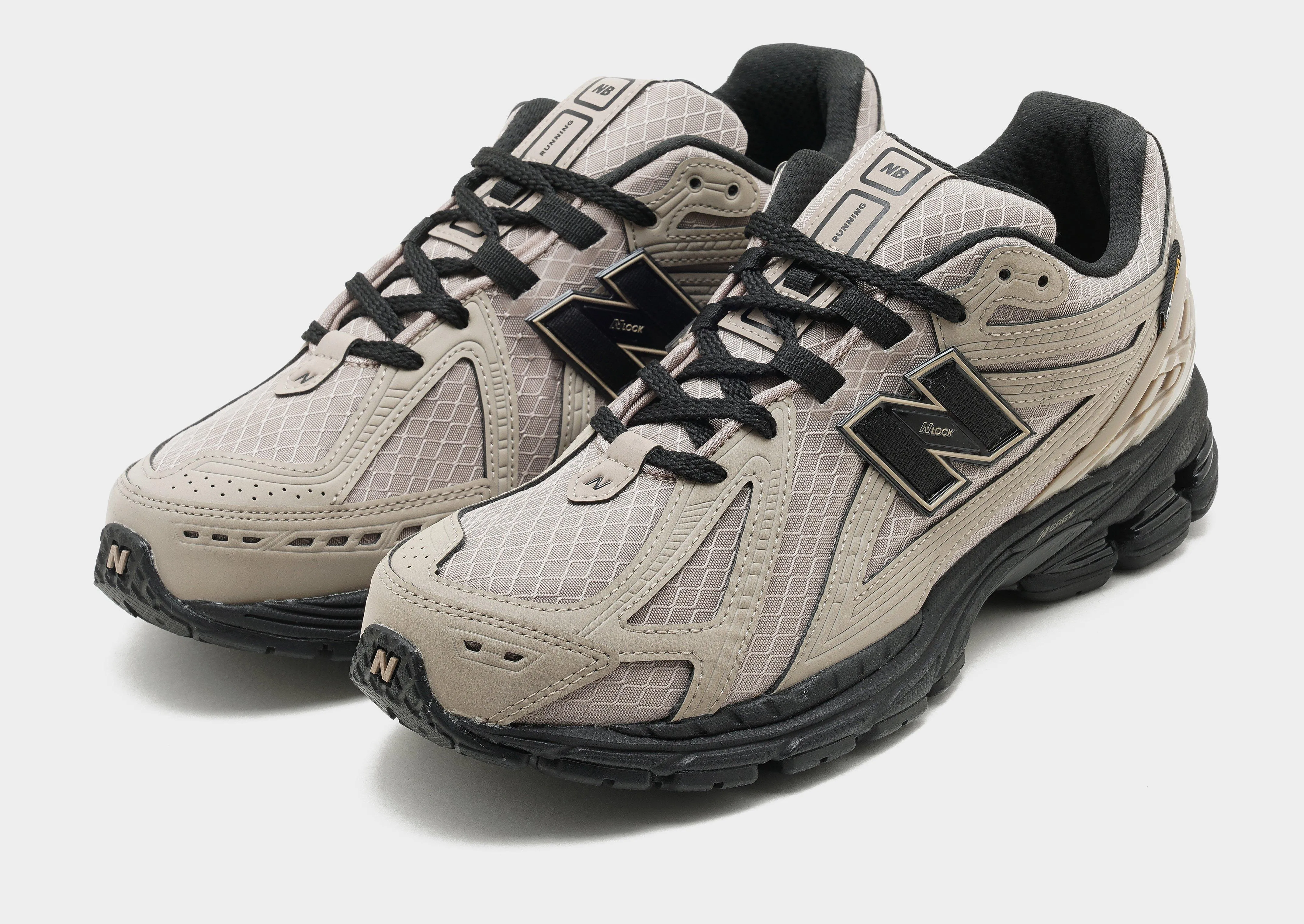 1906R Velcro - closure indoor track running gear