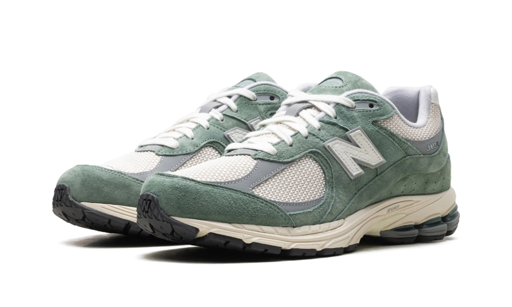 2002R "Dark Juniper Linen" stain - resistant shoe feature running in a fitness center shoes