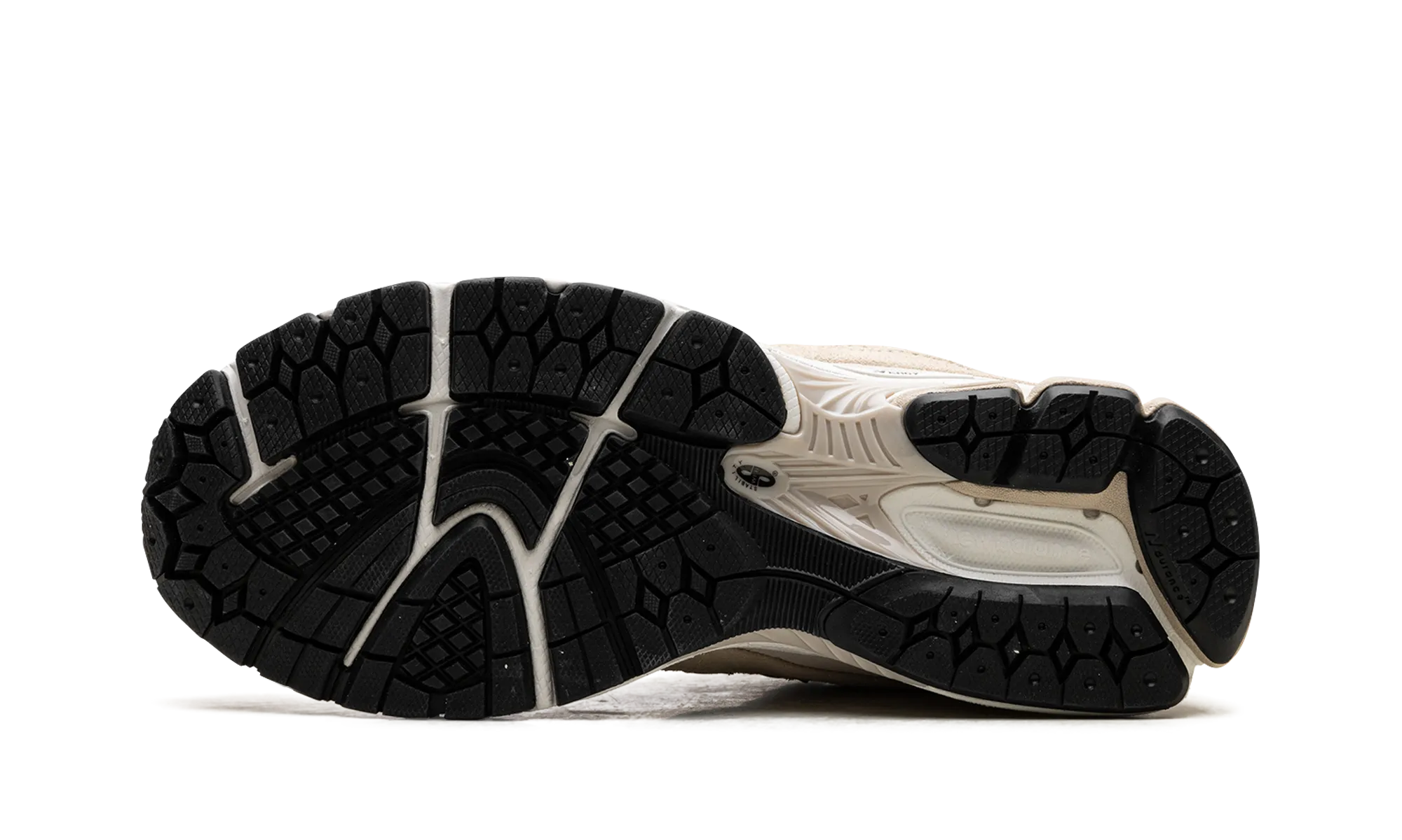 2002R "Sandstone Magnet" running on a rubber track shoes