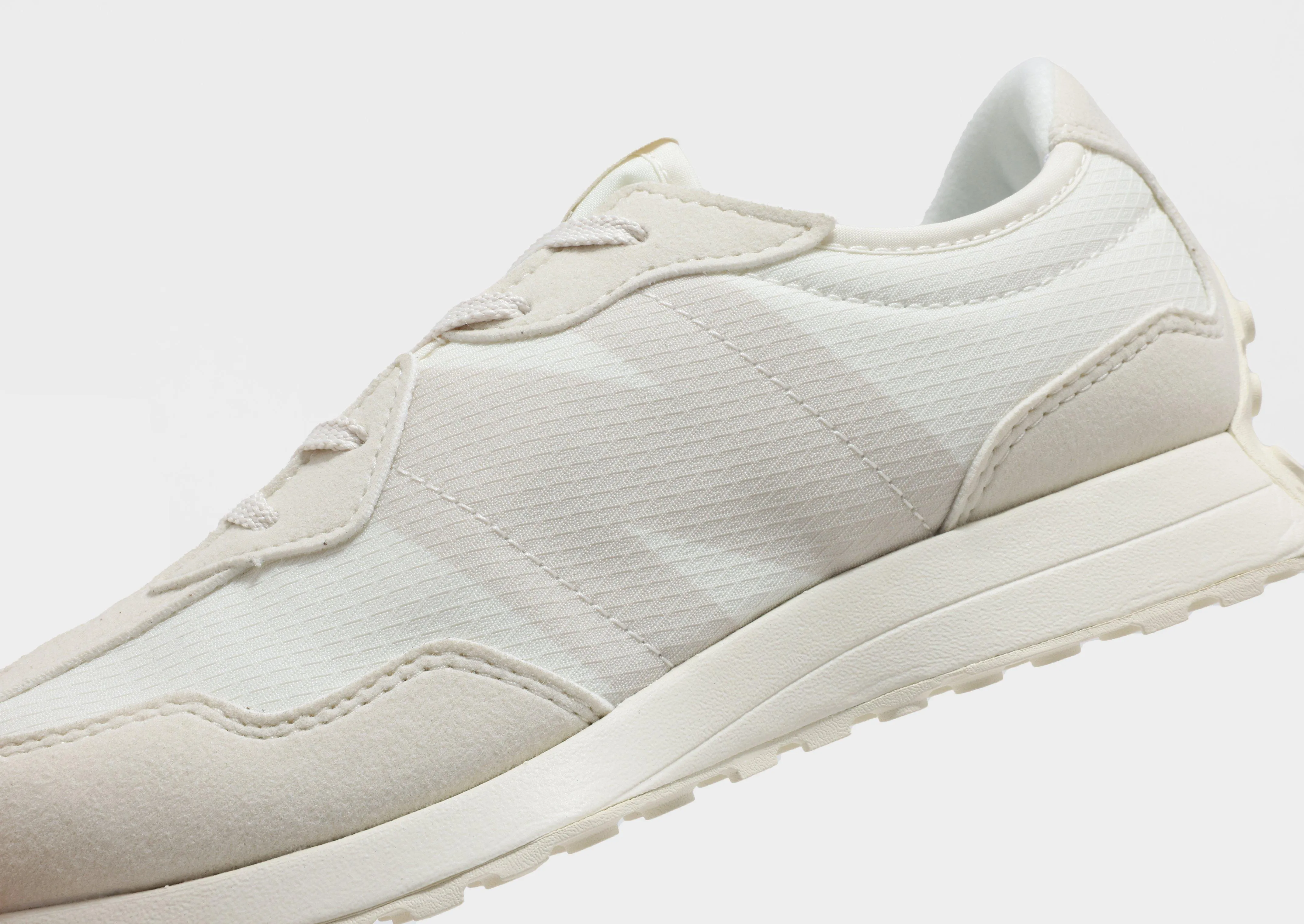 327 Junior's running in a taiga area shoes