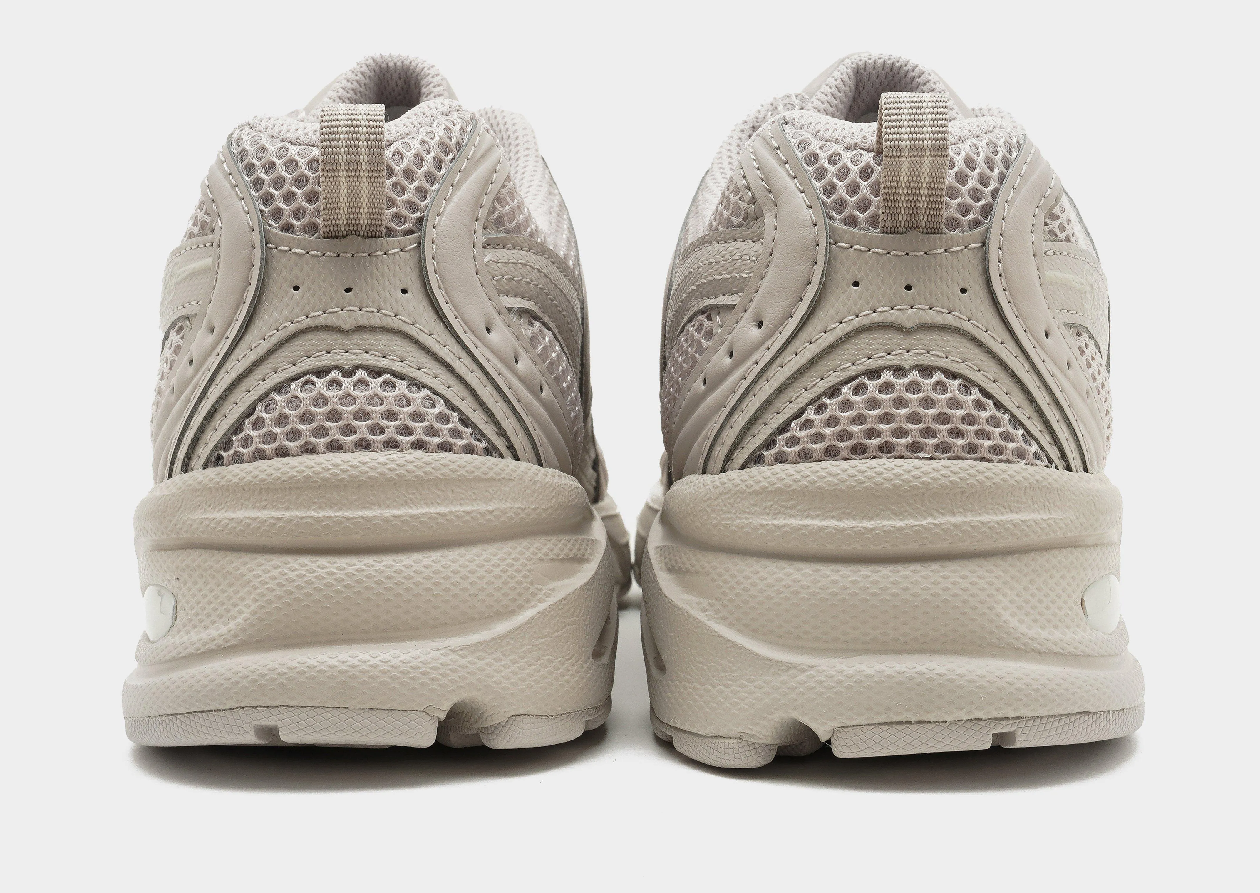 530 Women's adjustable lacing system