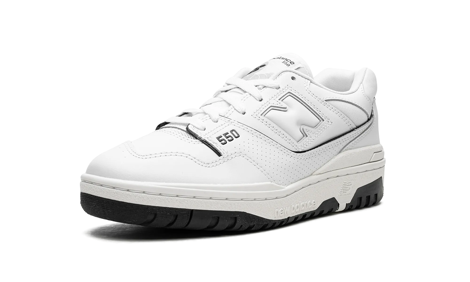 550 "CDG" running in a volleyball court area shoes