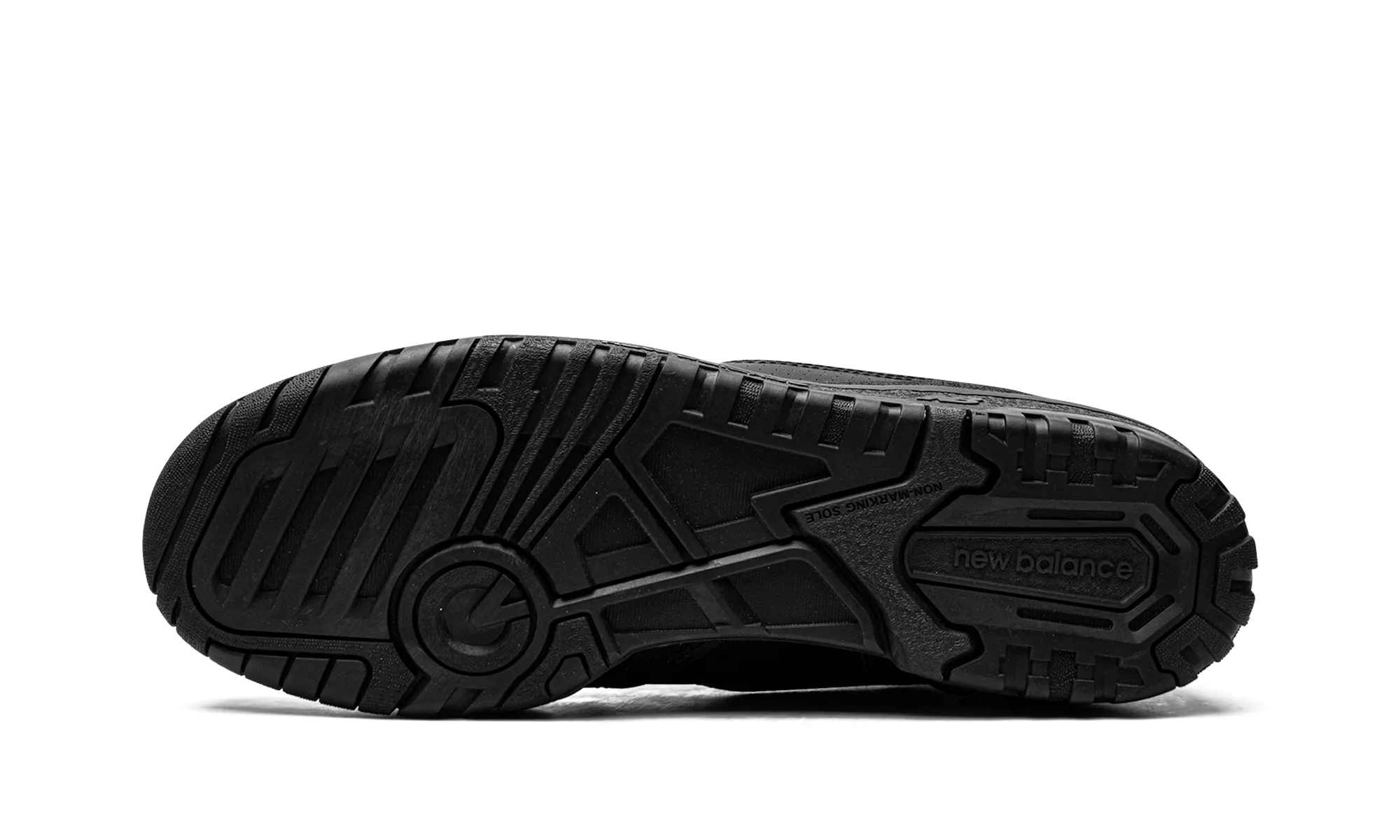 550 "Triple Black" running on grass beach running
