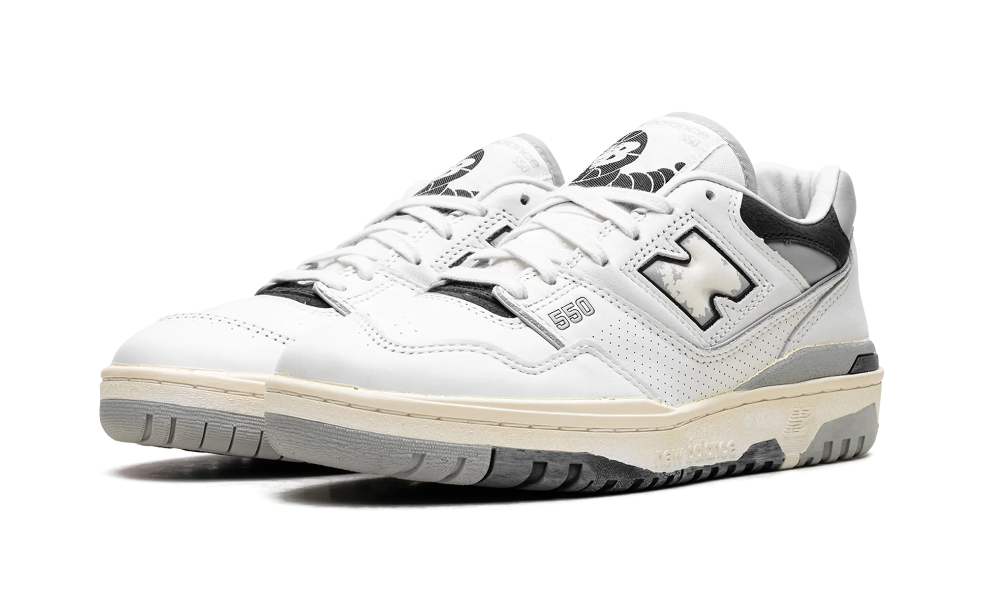 550 "VINTAGE WHITE BLACK" Stackable weather - resistant shoes
