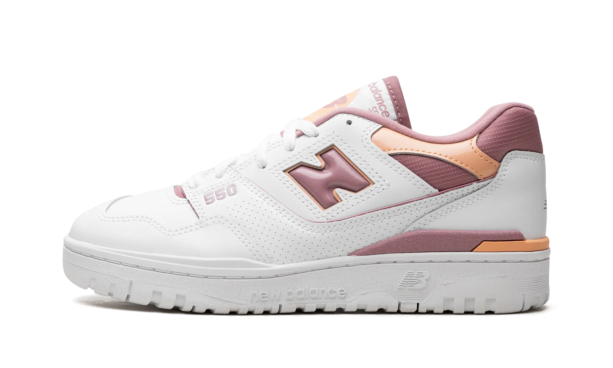 550 WMNS "Hazy Peach" running in a savannah area shoes Coordination
