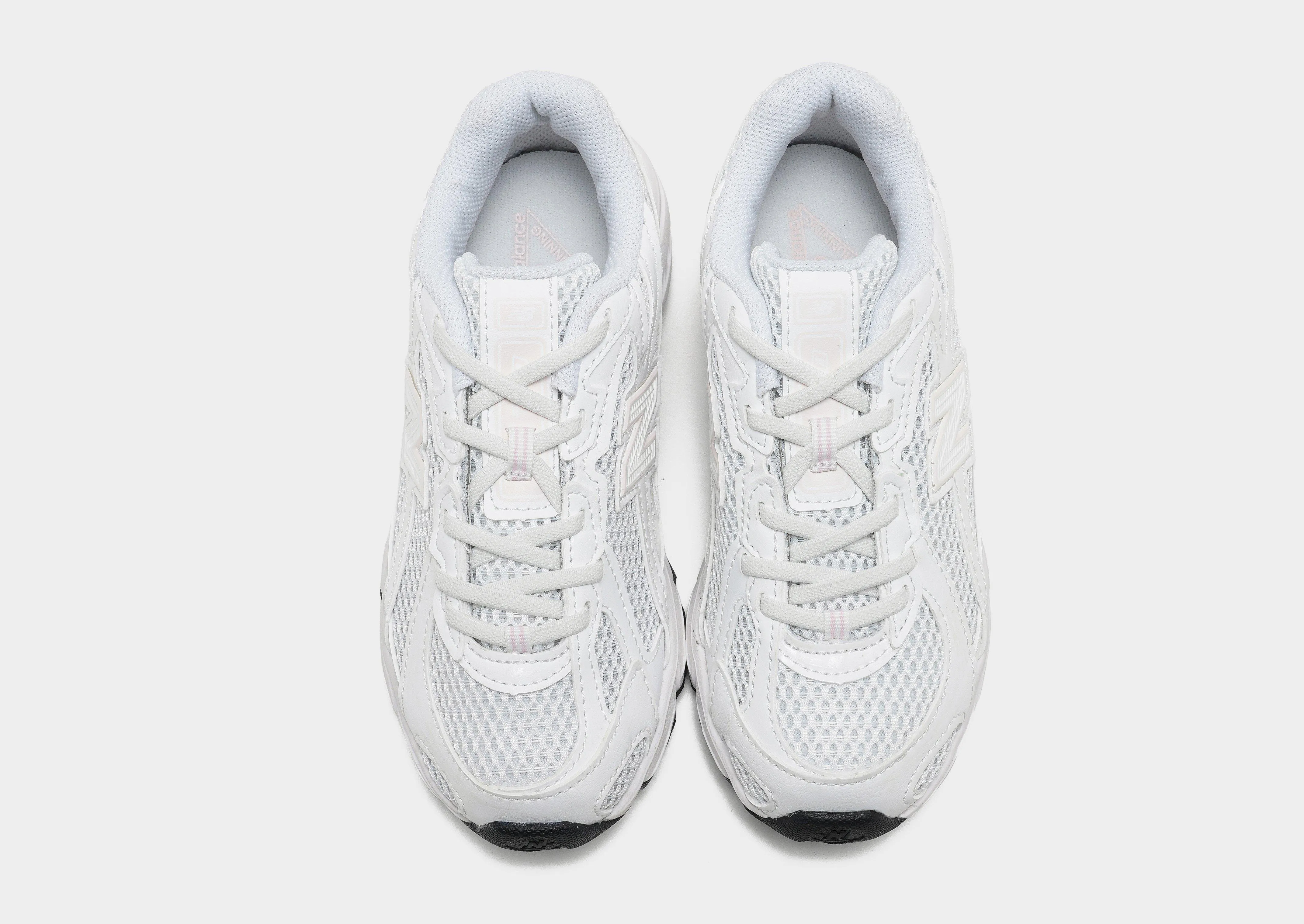 weekend runner running in a river area shoes 740 Children's