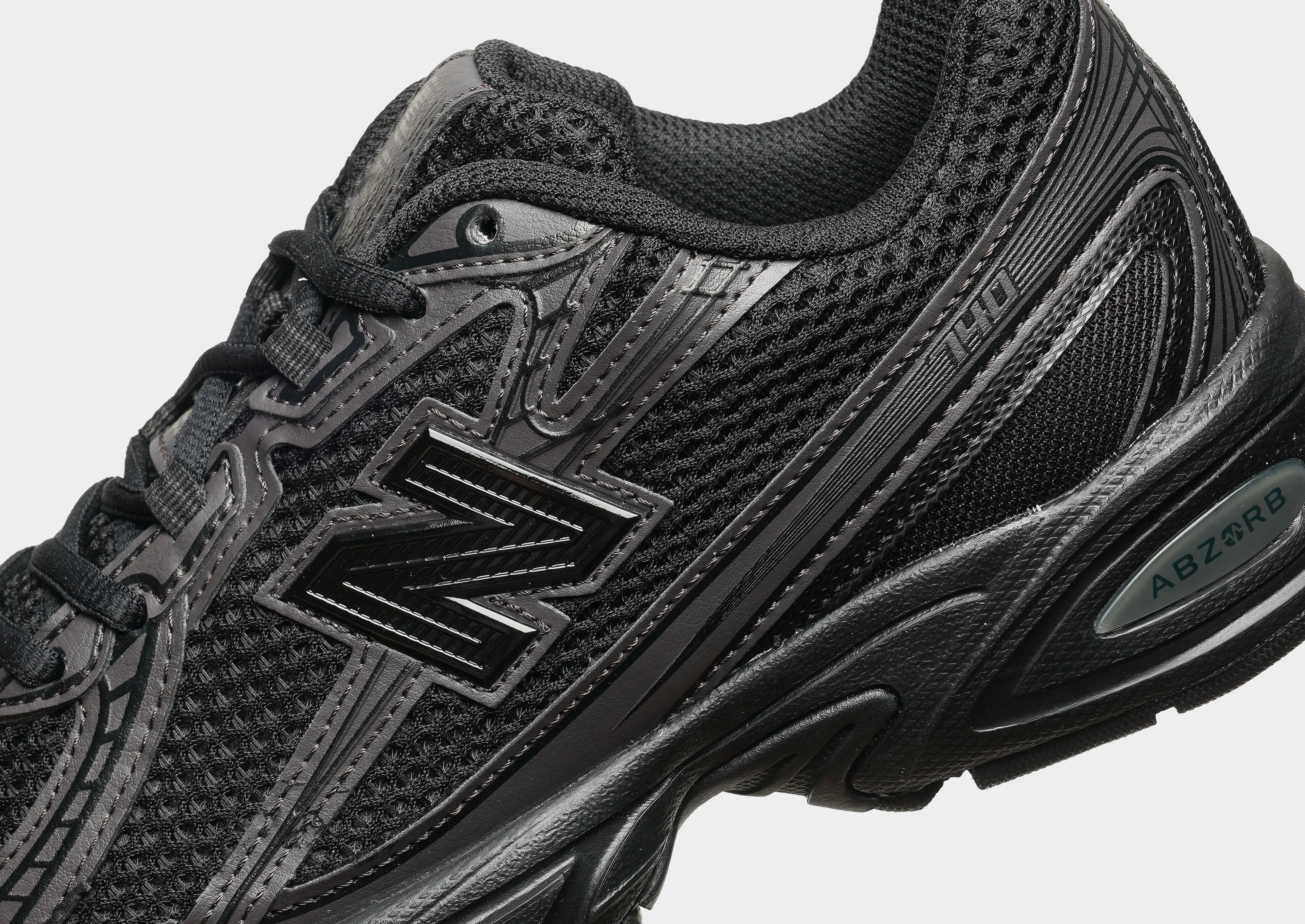 740 Impressive shock absorption celebrity - endorsed shoes