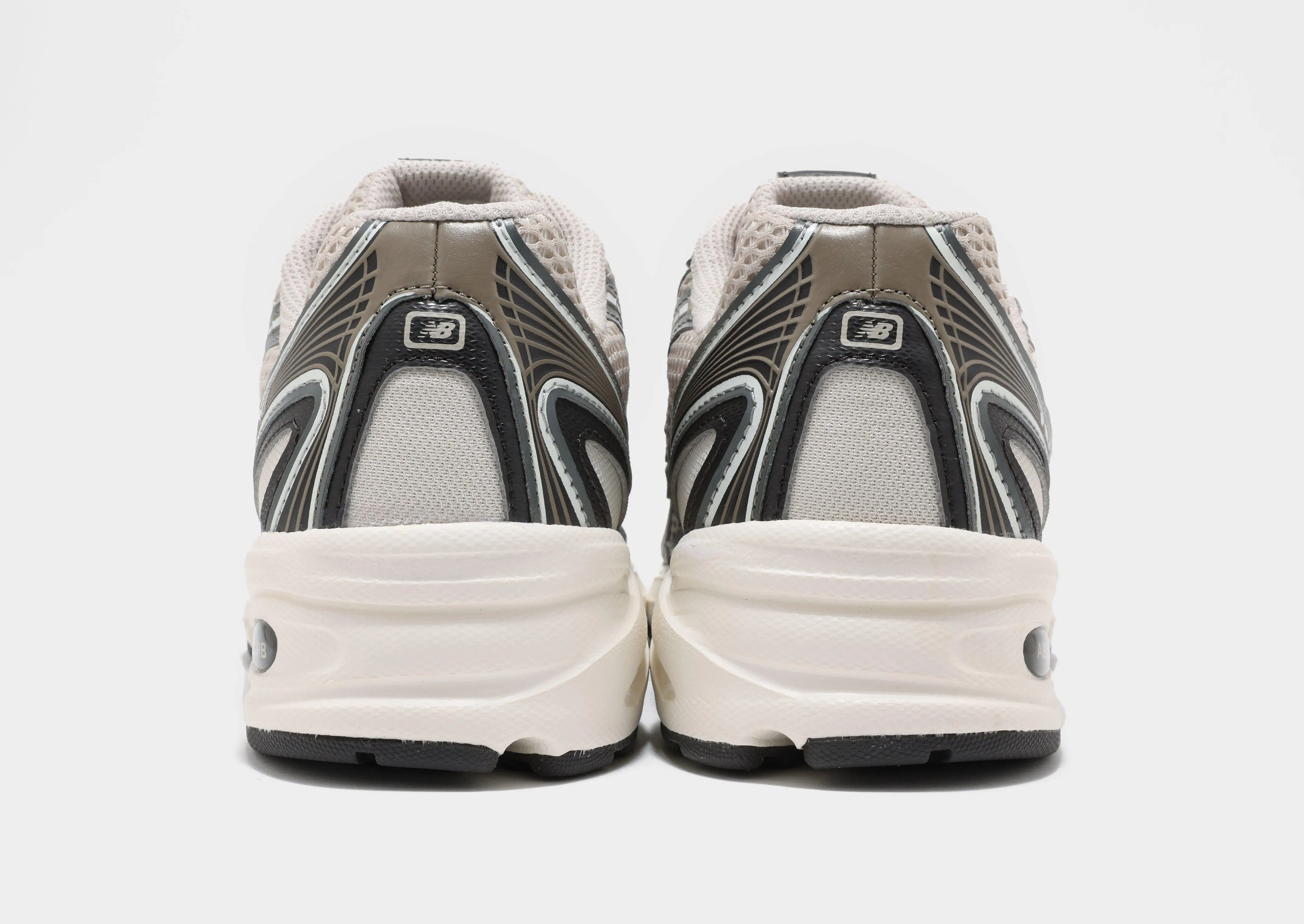 low - performance shoes 740