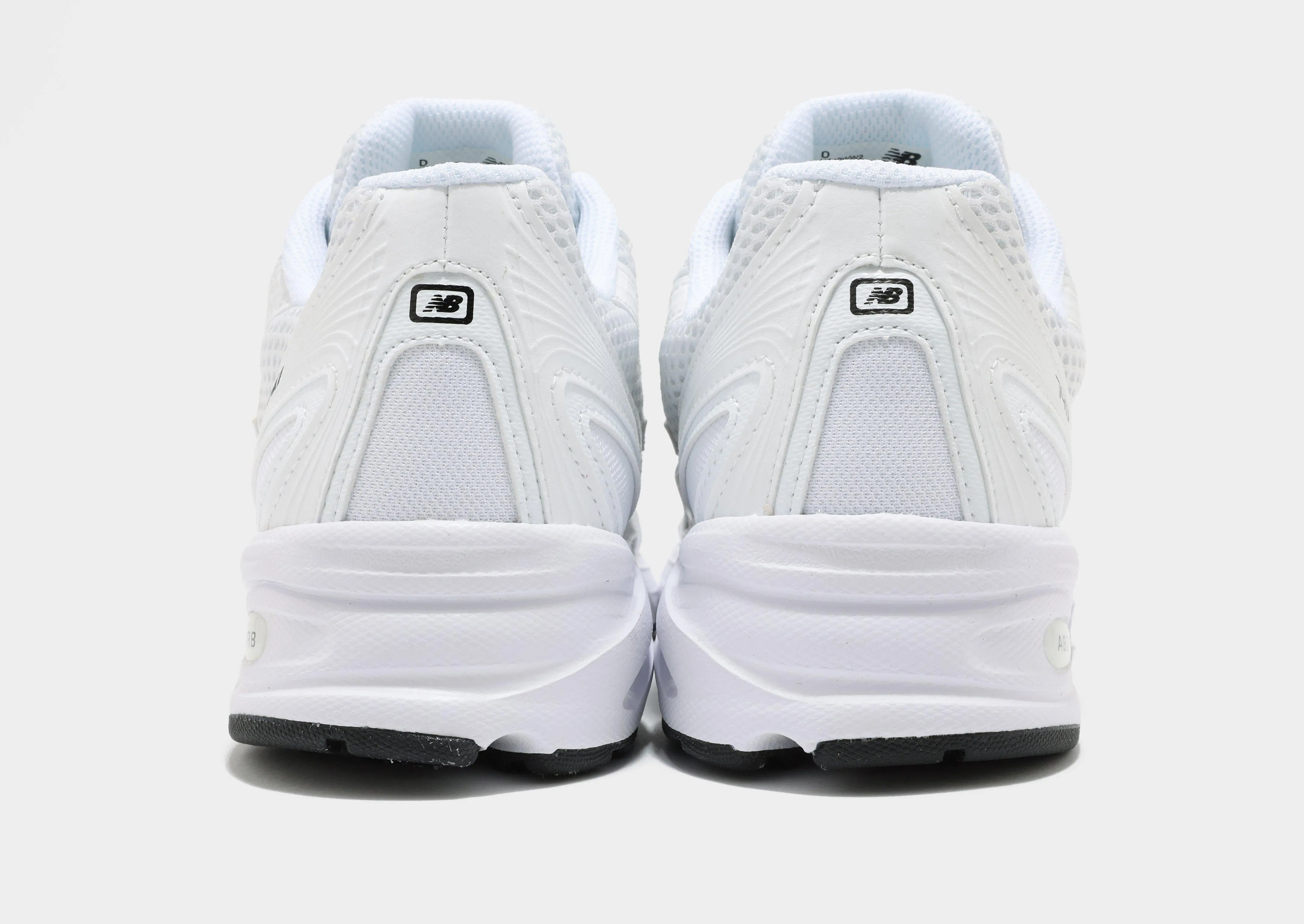 pair 740
