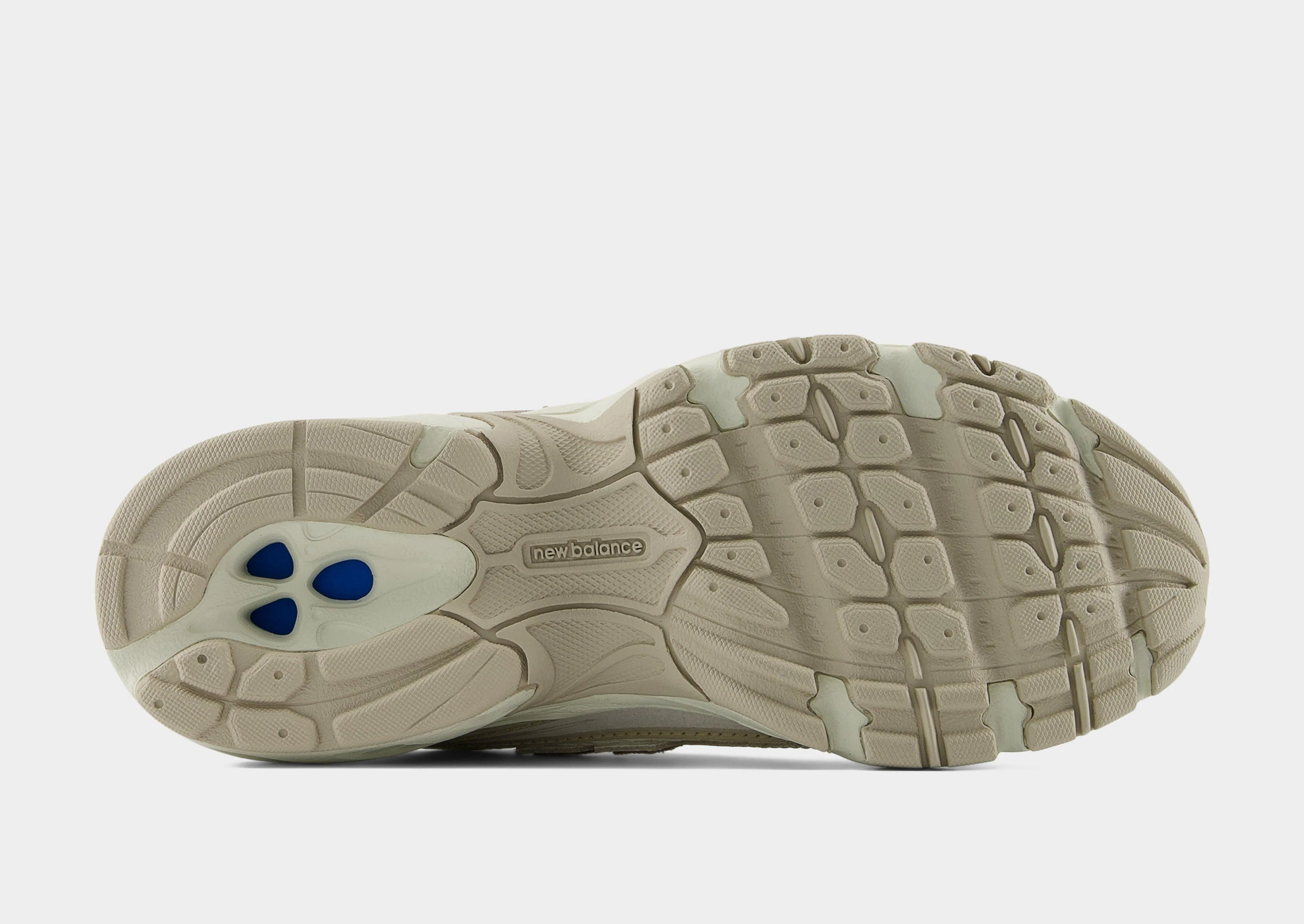 740 Women's Multi Surface running in rainy weather