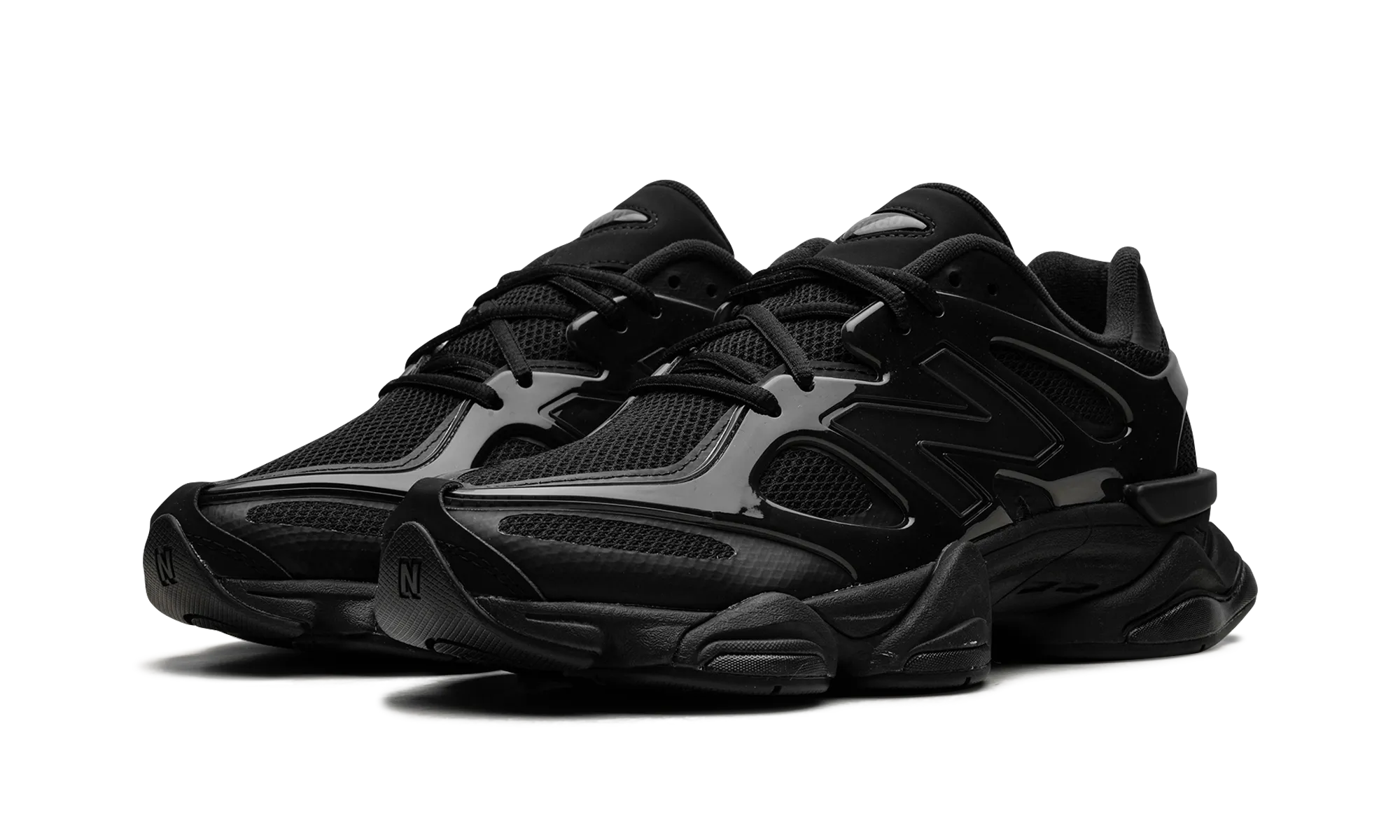 9060 "Sea Stone Black" orthopedic shoes running in a school yard shoes
