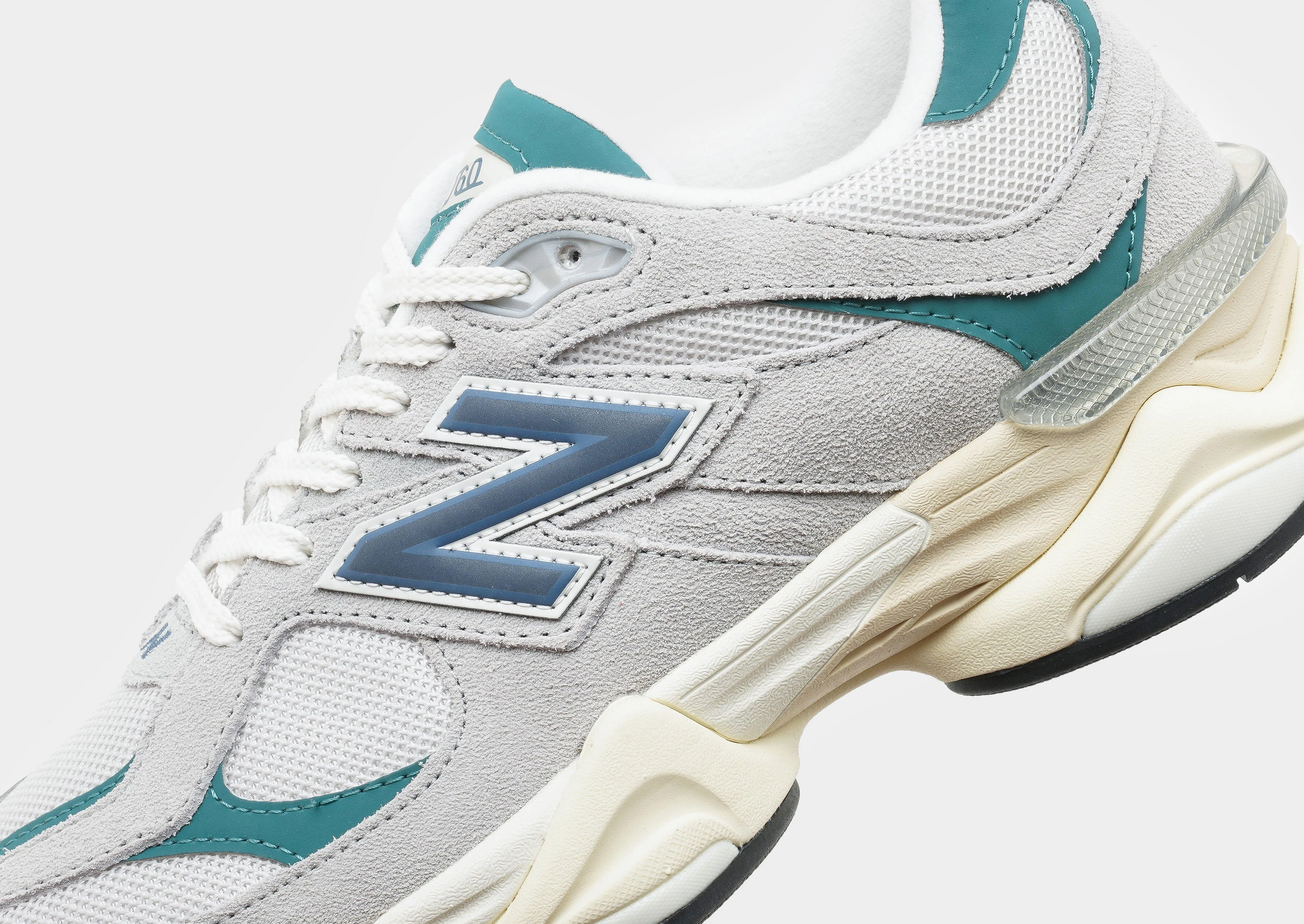 9060 Lace Up