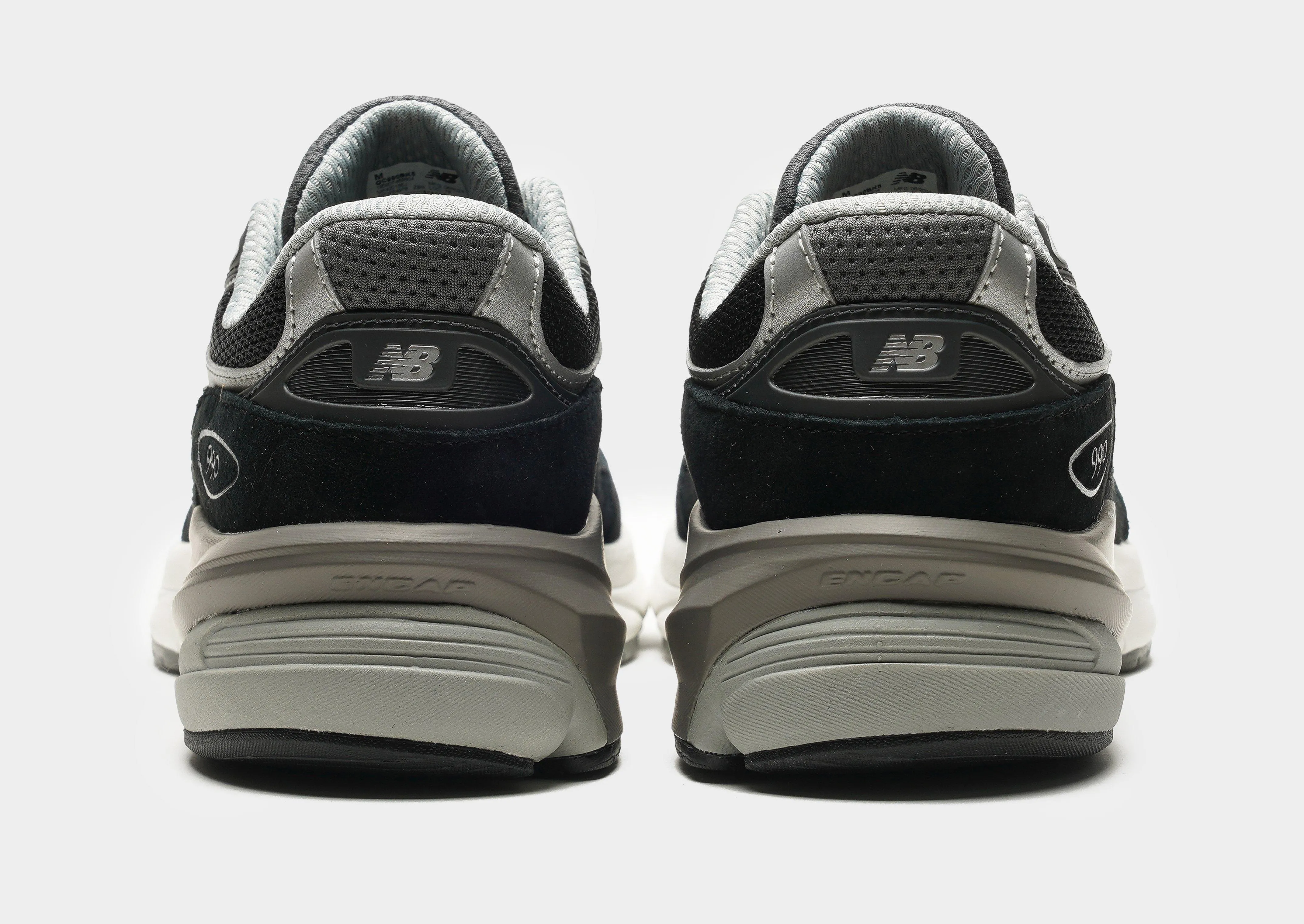 990 Junior's Road Trip running in a race shoes