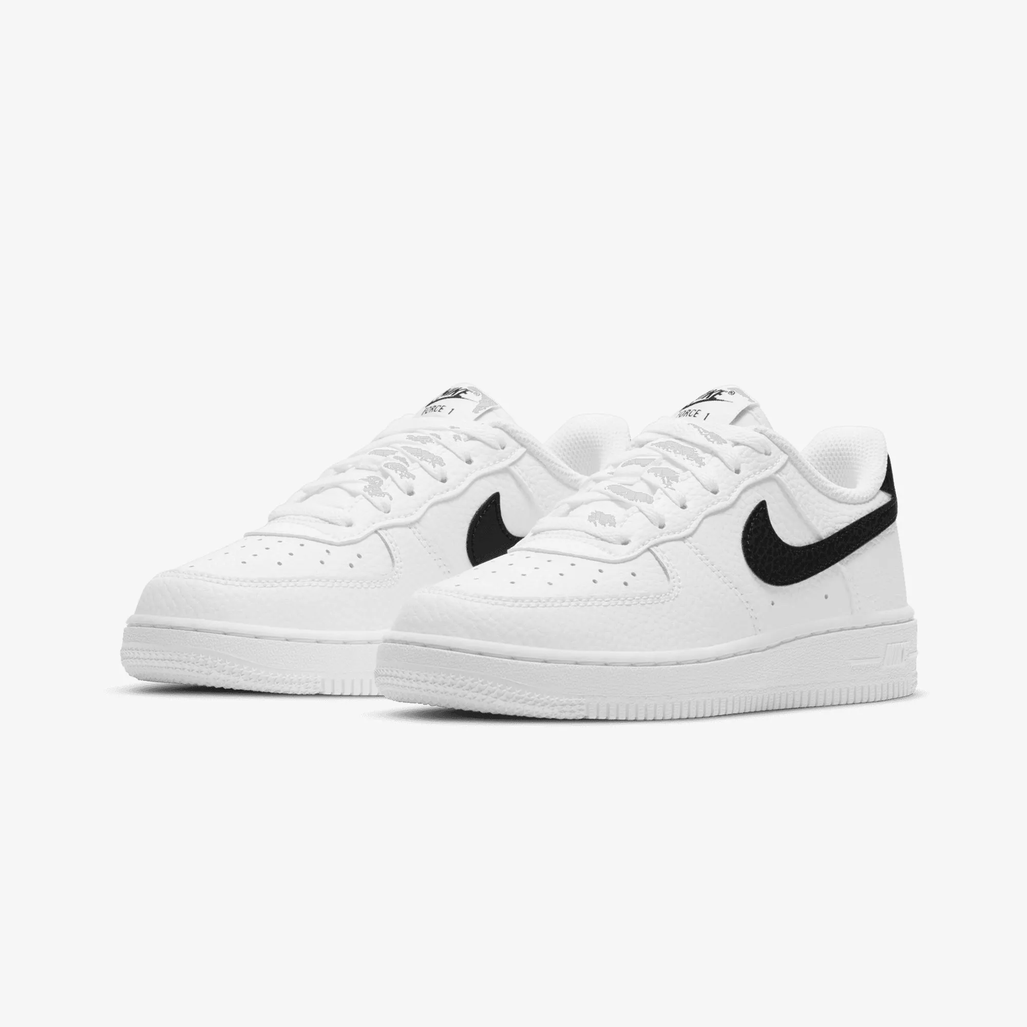 Street Motion NIKE | AIR FORCE 1 { WHITE/BLACK