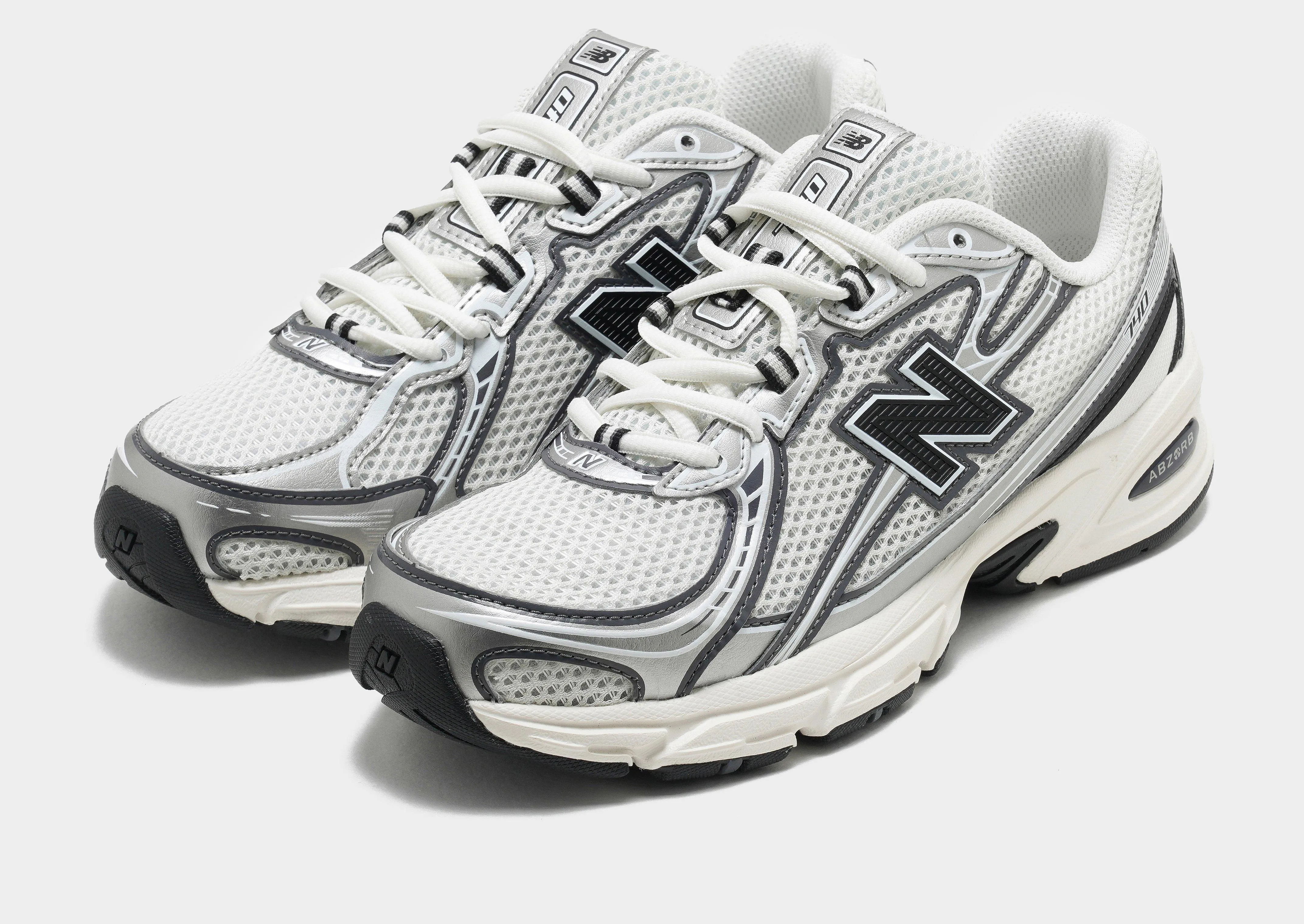 740 Women's cold weather running shoe situation