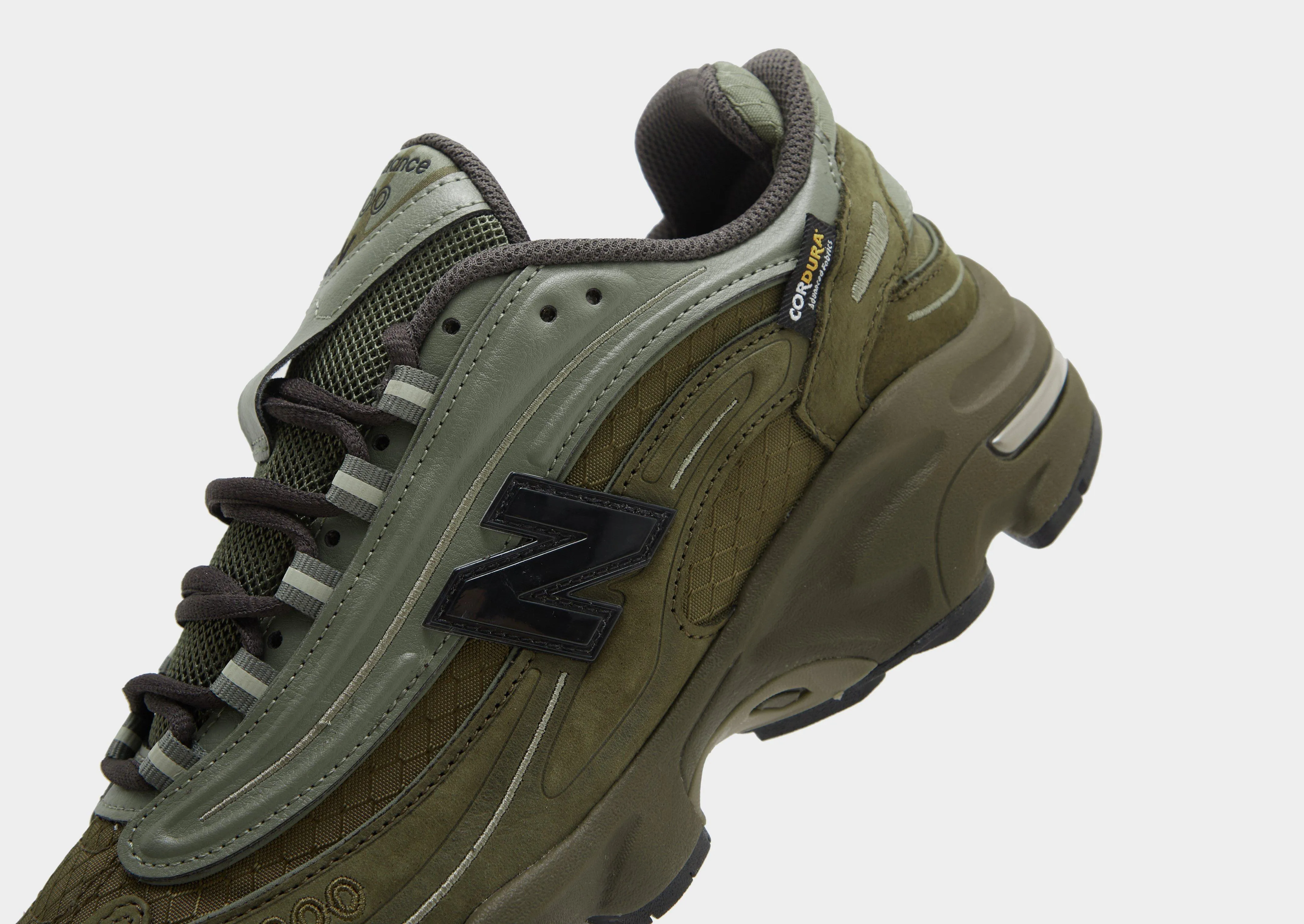 1000 suede upper