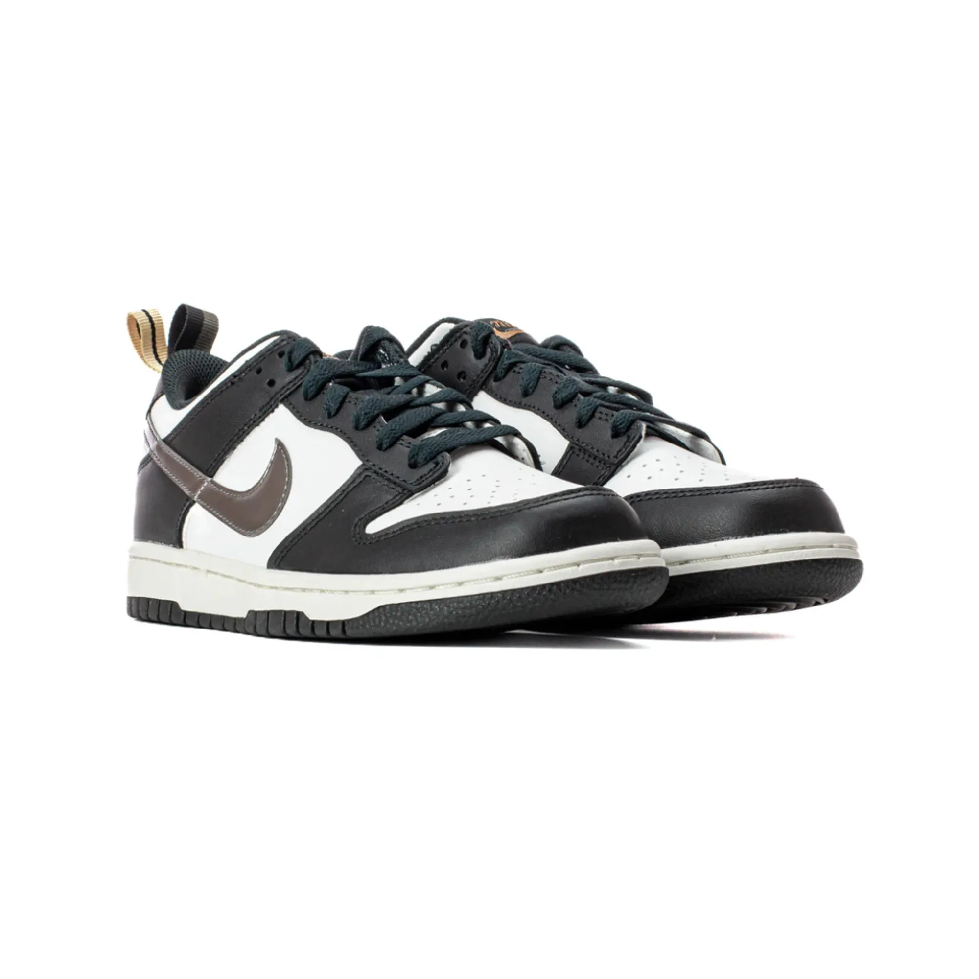 Microperforated Upper Sleek Wear Nike Dunk Low 'Black White Metallic' GS (2022)