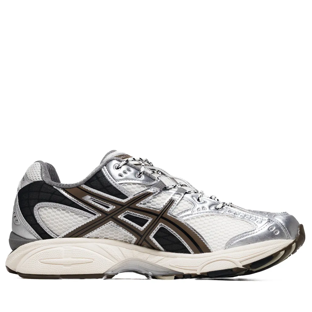 Asics Gel-Nimbus 10.1 - Cream/Pure Silver Ventilated Collar Design