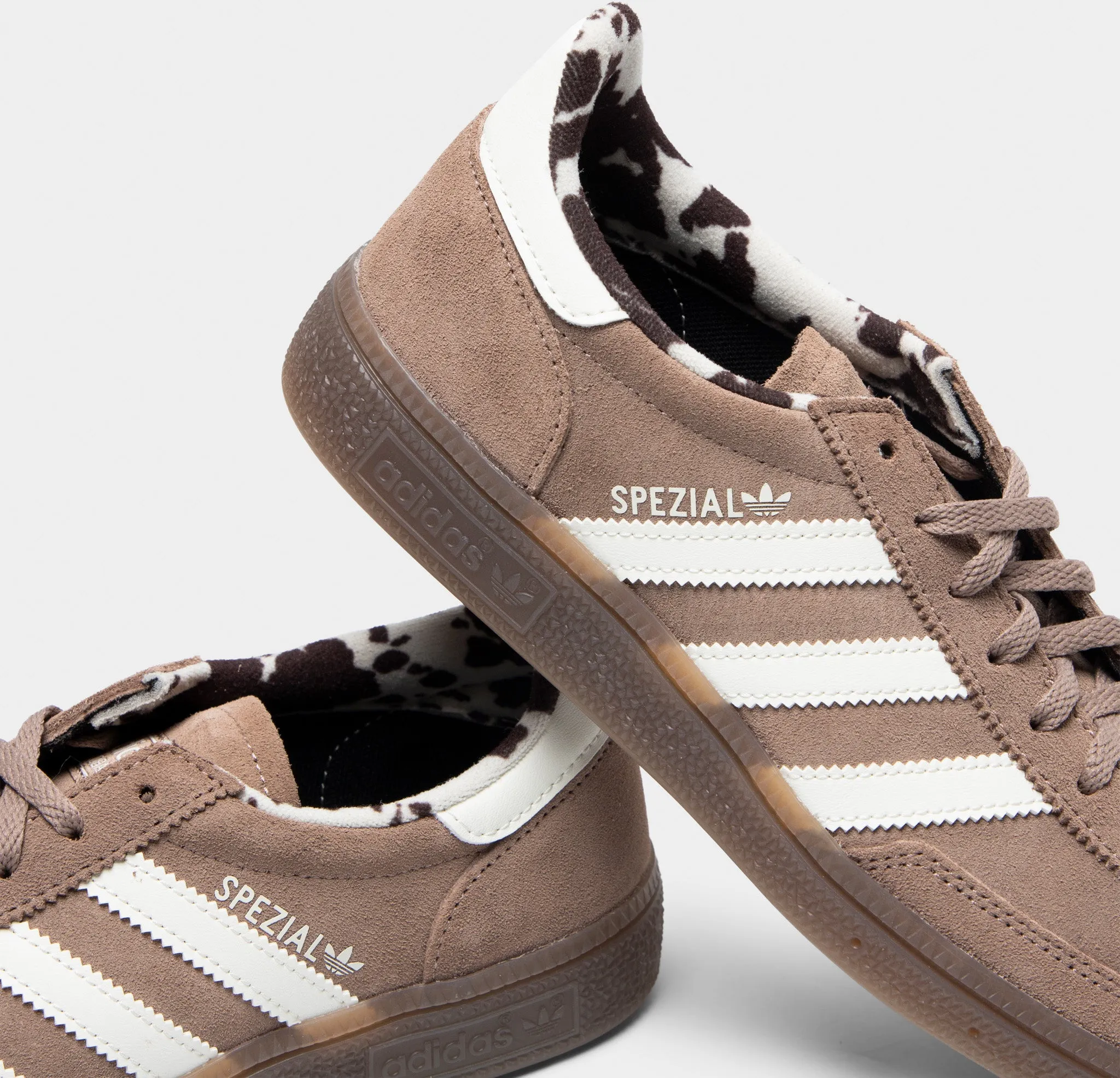 Pressure Dispersion System adidas Originals Women's Handball Spezial Chalky Brown / Off White - Gum