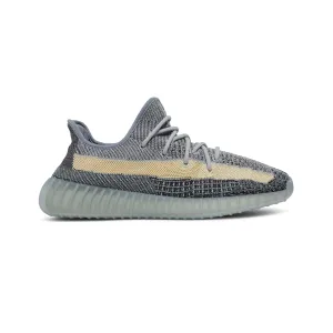 running in a color run shoes Adidas Yeezy Boost 350 V2 'Ash Blue' (2021)