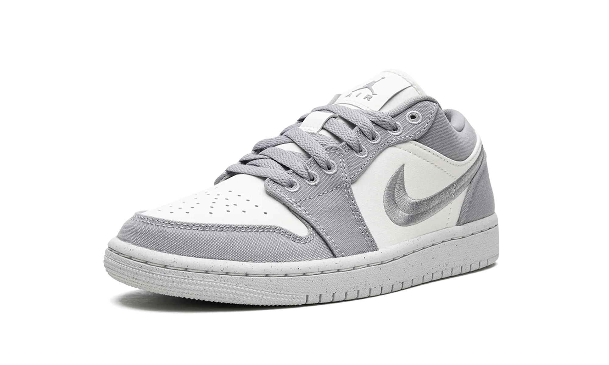 Active Steps Plant Based Materials AIR JORDAN 1 LO SE WMNS "Light Steel Grey"