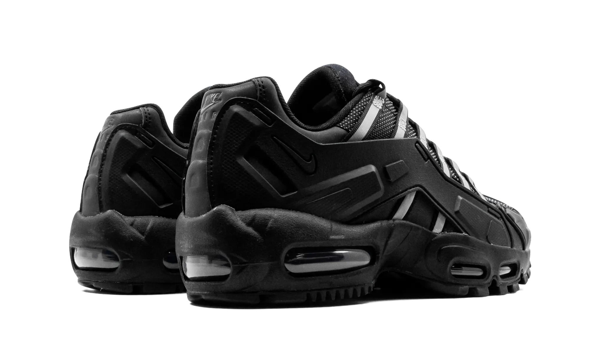 Air Max 95 NDSTRKT "Black / Reflective" Speed Training running in a golf course area shoes