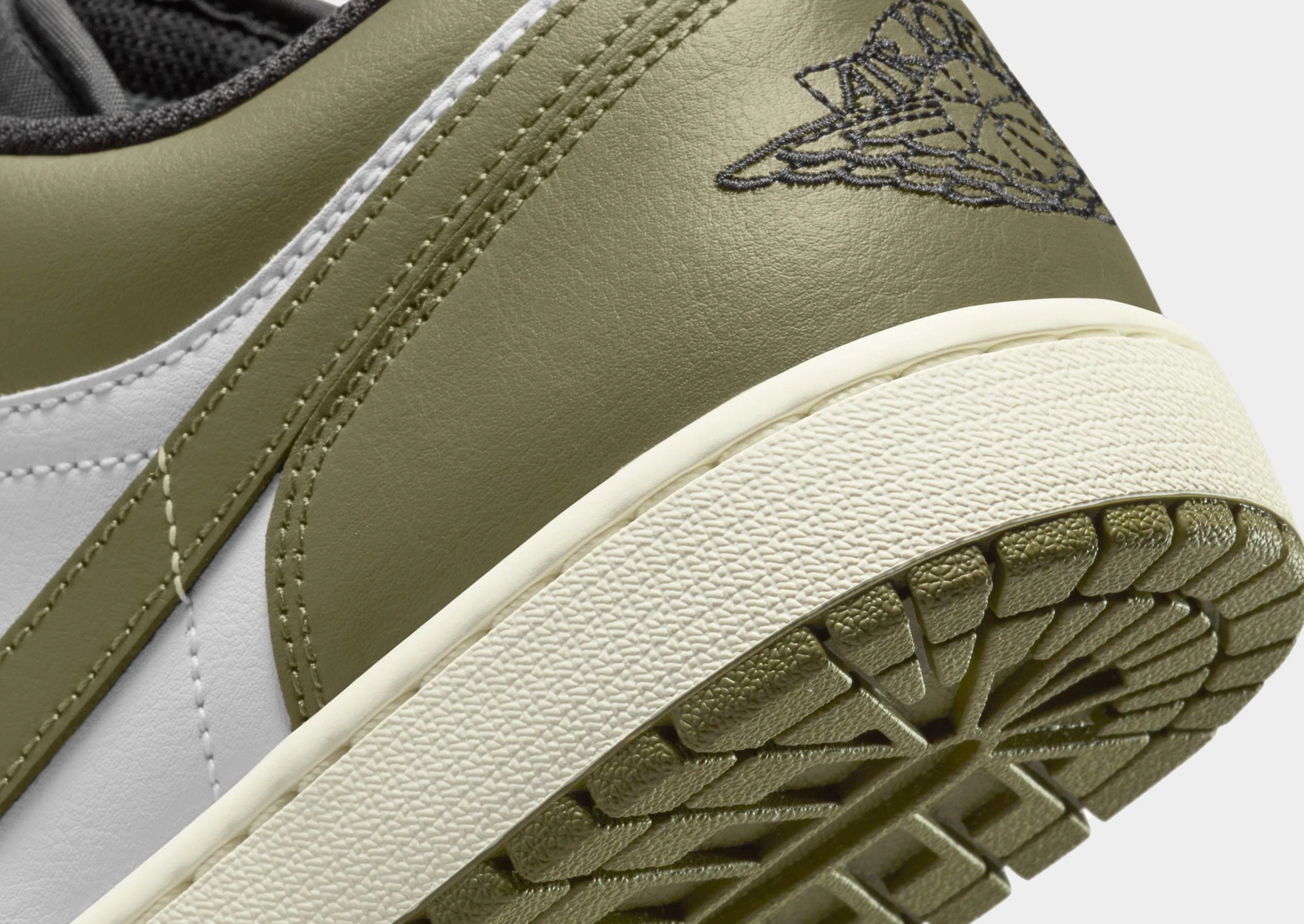 Dynamic Motion Wrapping Air 1 Low