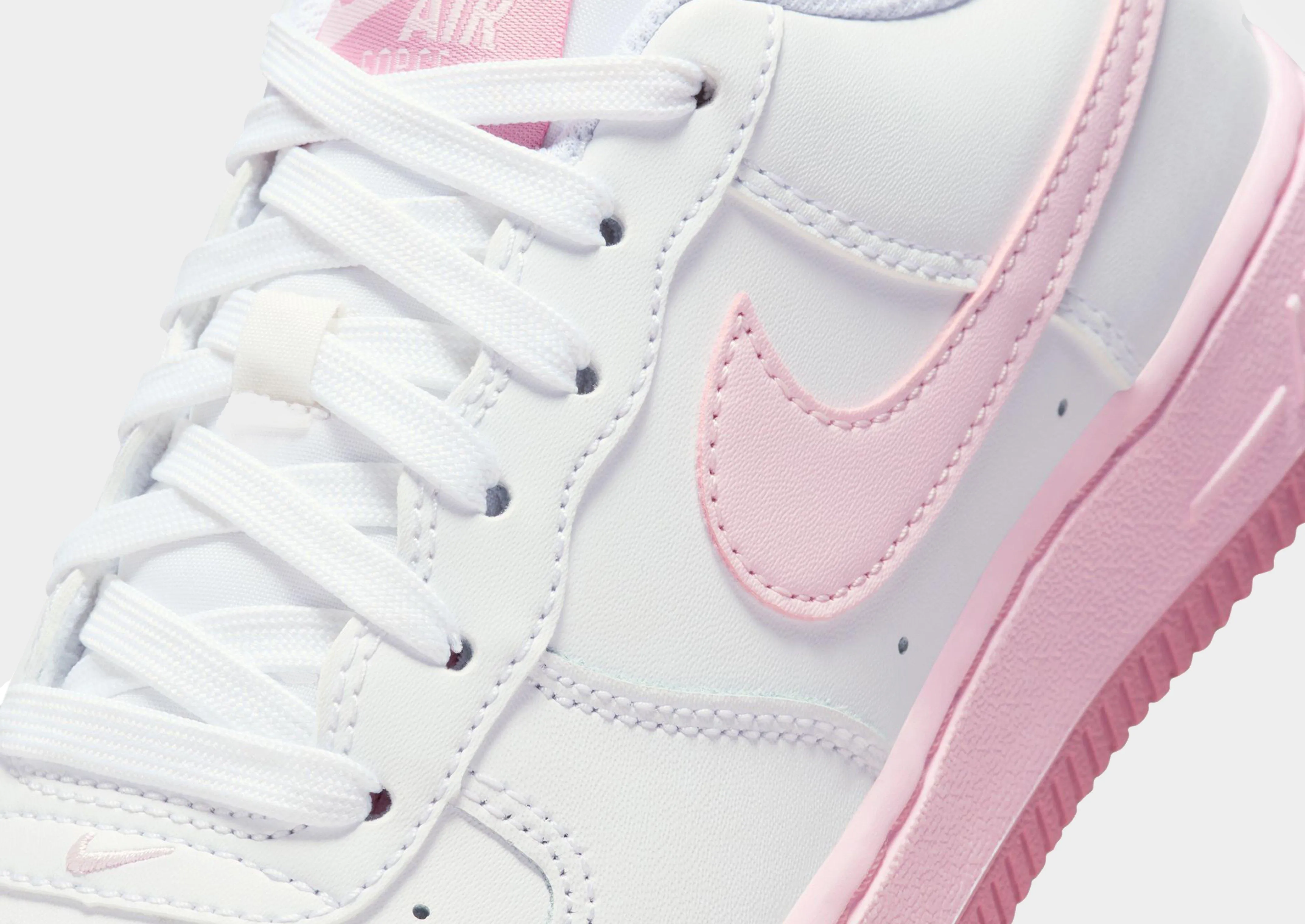 Air Force 1 Junior's Fall look Petite Fit