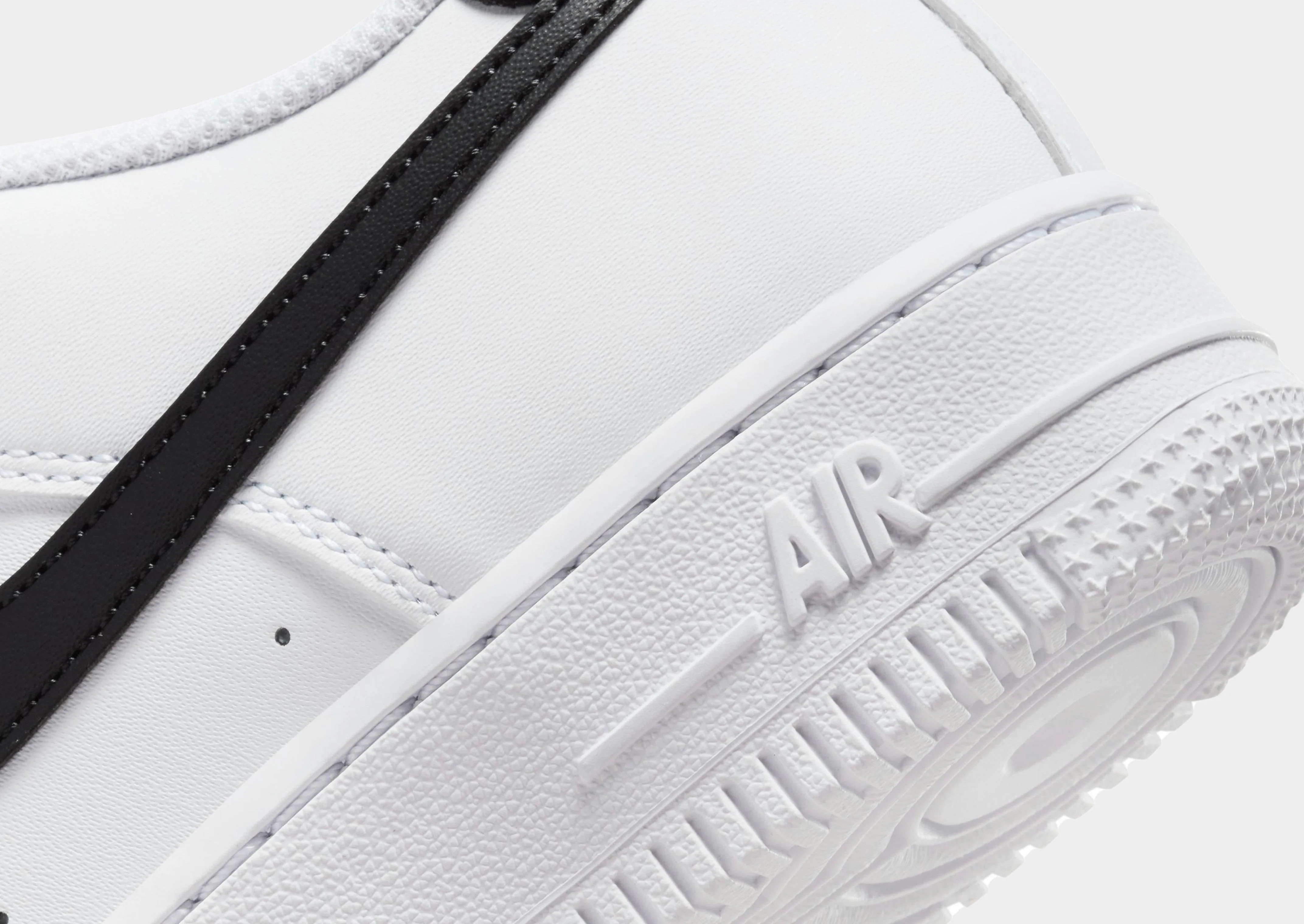Air Force 1 Junior's Moisture control