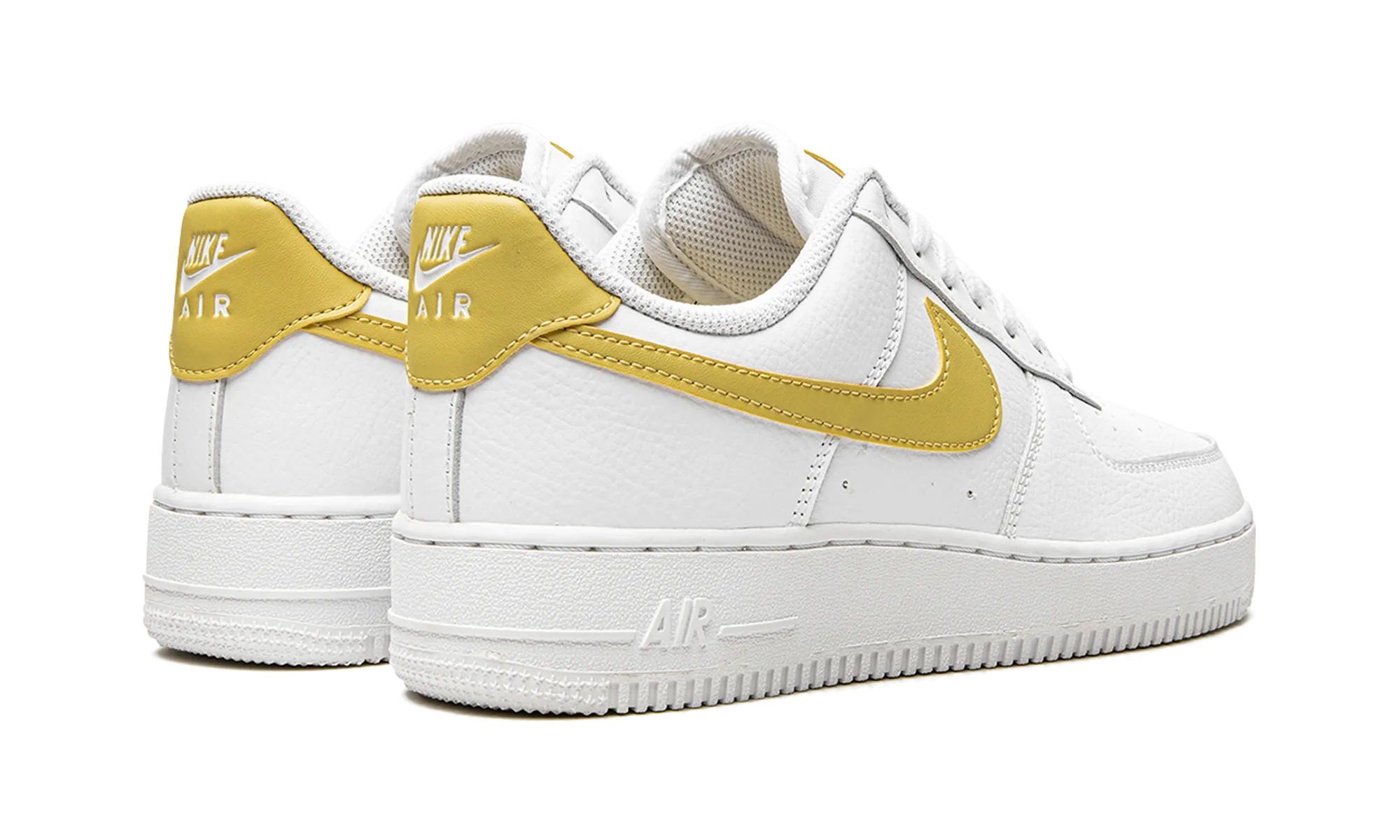 Outdoor Step Fit AIR FORCE 1 LO MNS WMNS "White / Saturn Gold"