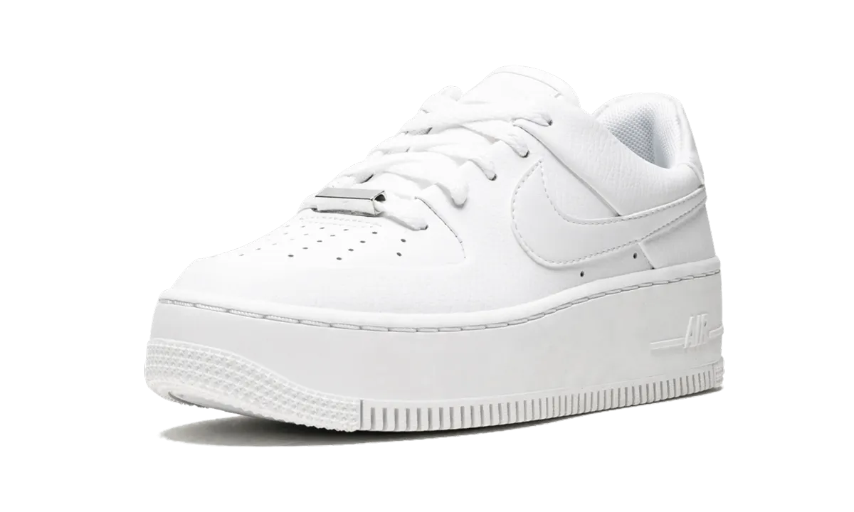 AIR FORCE 1 SAGE LO MNS WMNS "Triple White" Daily Motion