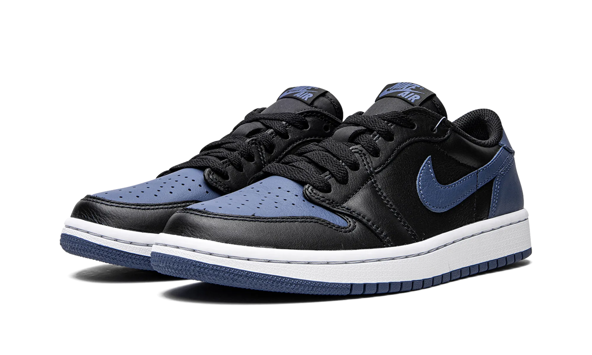 AIR JORDAN 1 LO OG WMNS "Mystic Navy" Sneaker Trends Traction Grip Pattern