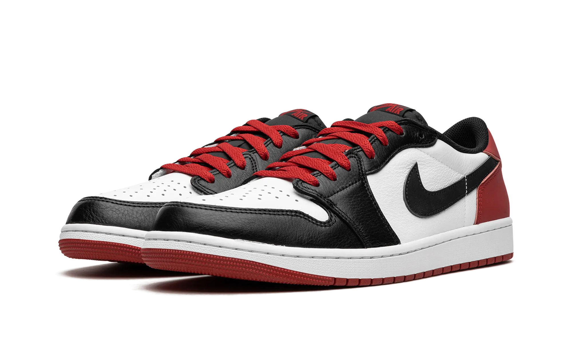 Air Jordan 1 Low OG "Black Toe 2023" Stable Run
