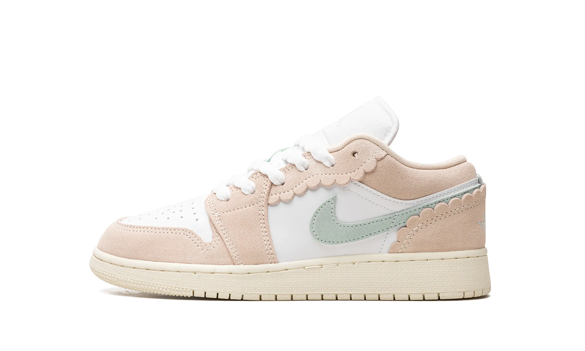 Energy Boost Flexible Tread Pattern Air Jordan 1 Low SE GS "Guava Ice"