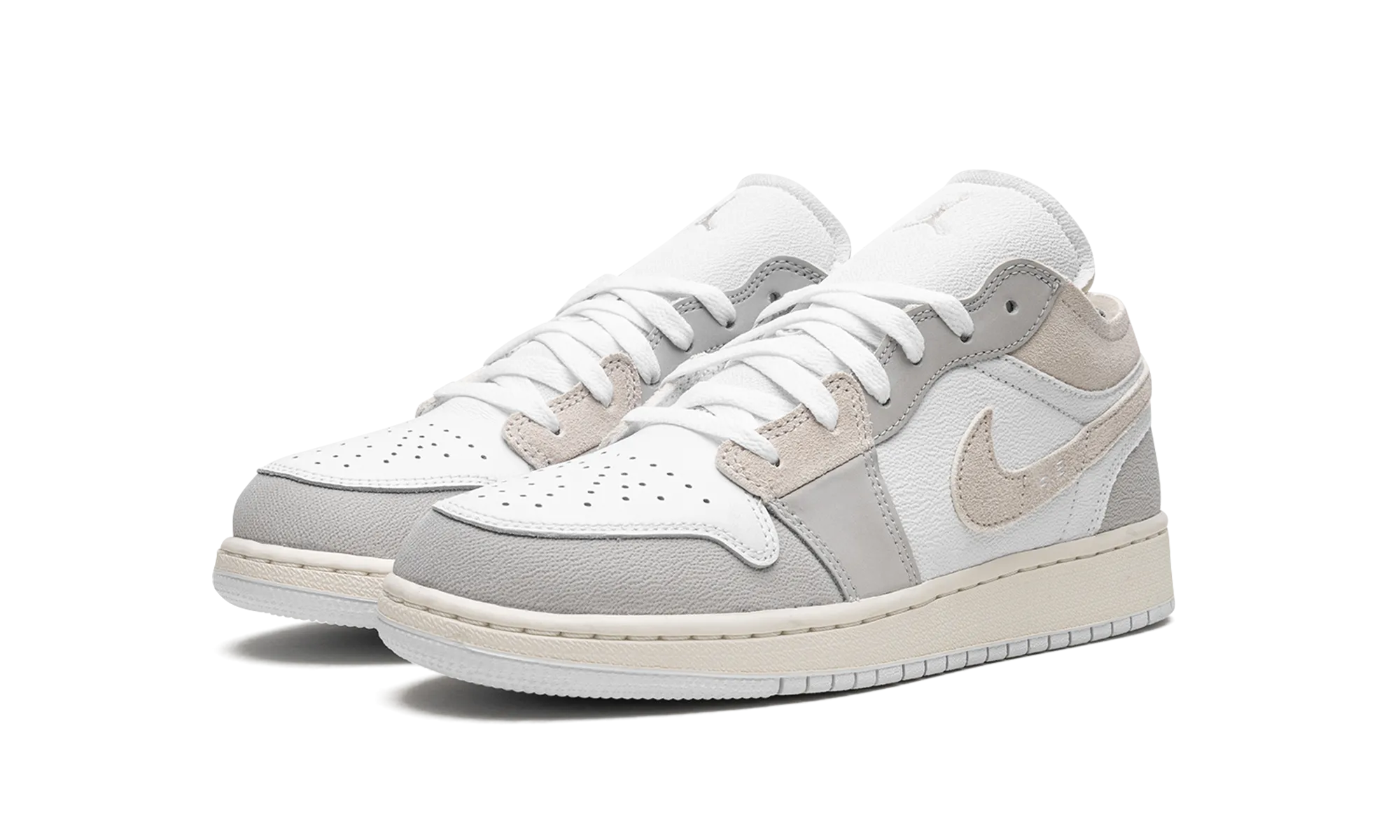 Comfort Driven Thermoregulation Technology AIR JORDAN 1 LOW SE GS "Tech Grey"