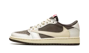 Regular Walk Air Jordan 1 Low SP OG "Travis Scott - Reverse Mocha"