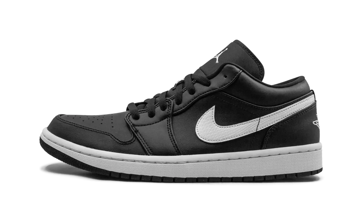 Travel Essentials Air Jordan 1 Low WMNS "Black/White"
