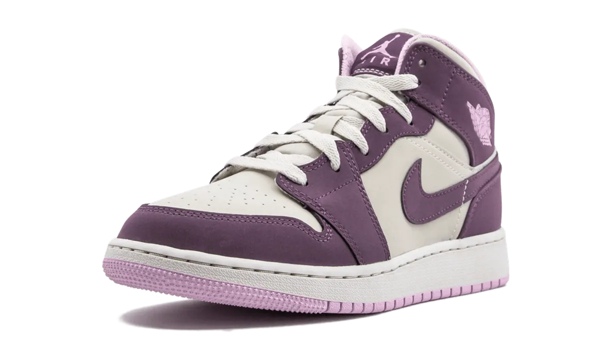 Trendy Look Air Jordan 1 Mid GS