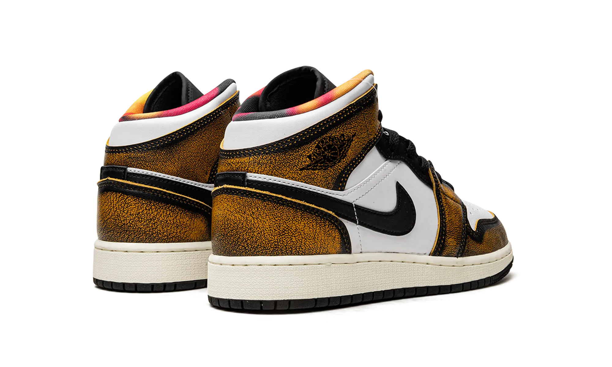 AIR JORDAN 1 MID SE GS Non Restrictive Toe Box hook and loop closure