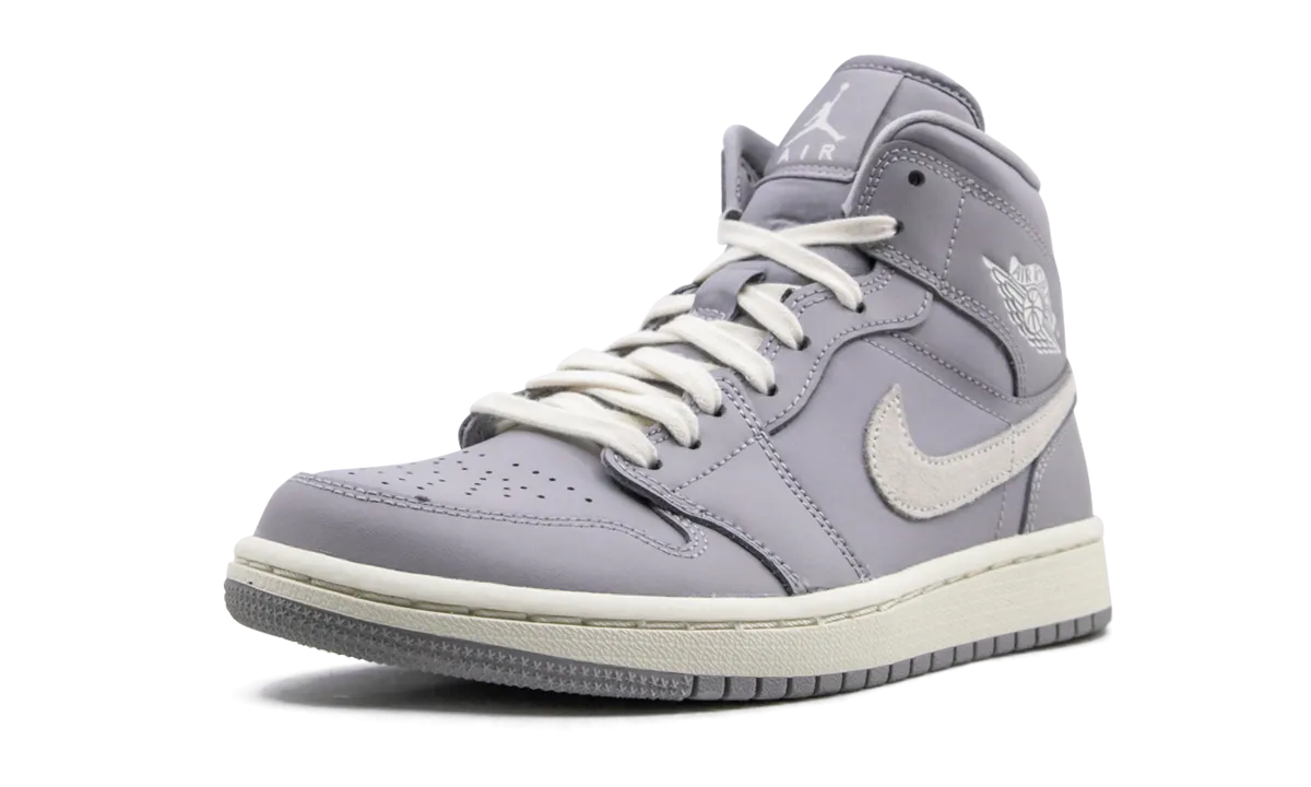 Comfort Padding System Mobility Focused AIR JORDAN 1 MID WMNS