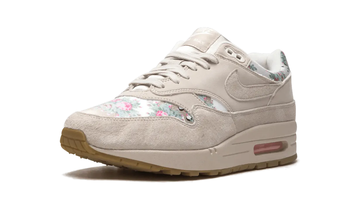running with a fitness tracker AIR MAX 1 MNS WMNS "Floral Desert Camo"