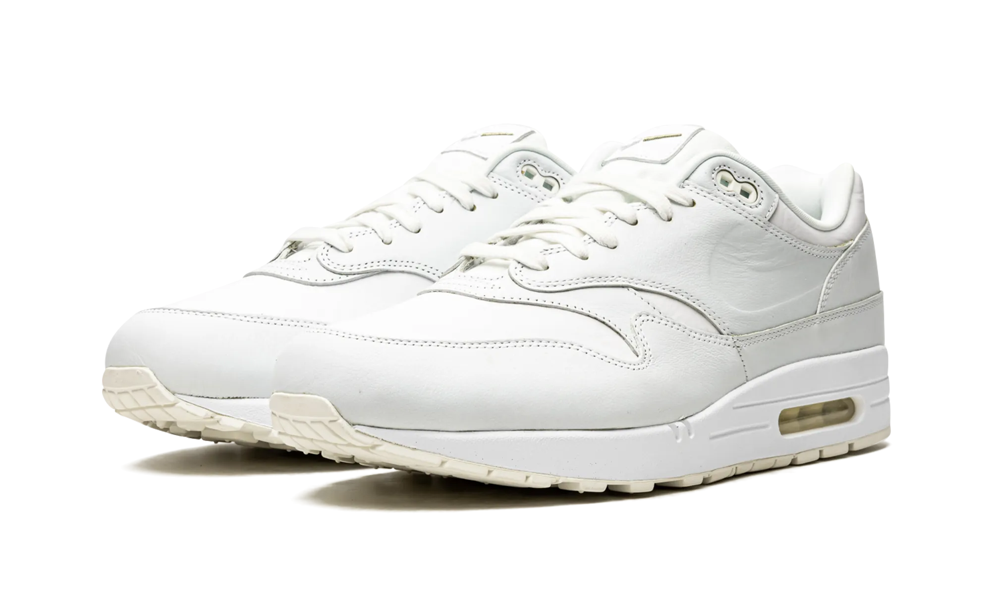 AIR MAX 1 "RUB AWAY" running in a ice field area shoes
