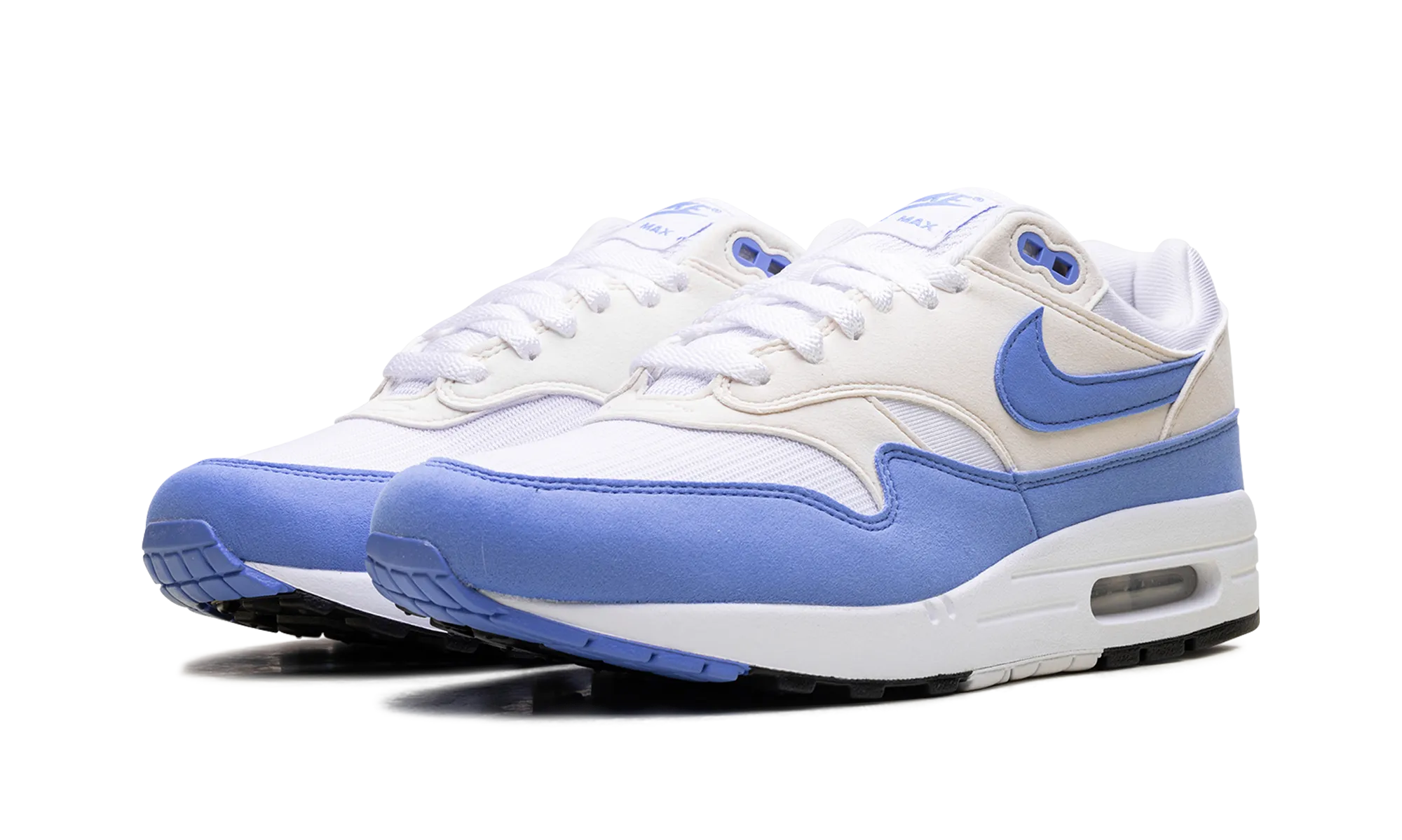 running in an overpass area shoes Air Max 1 WMNS "Royal Pulse"