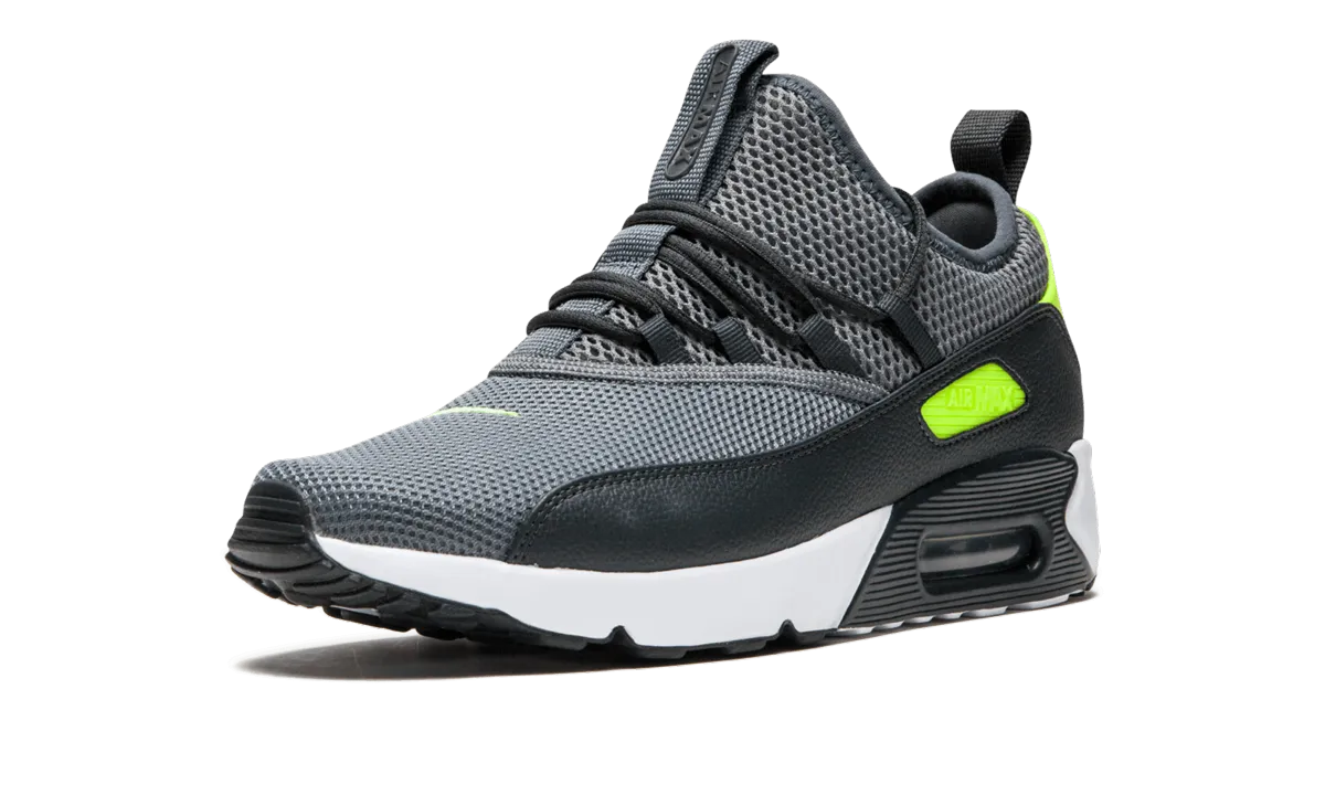 running on soft surface medial - support - balance shoes Air Max 90 EZ